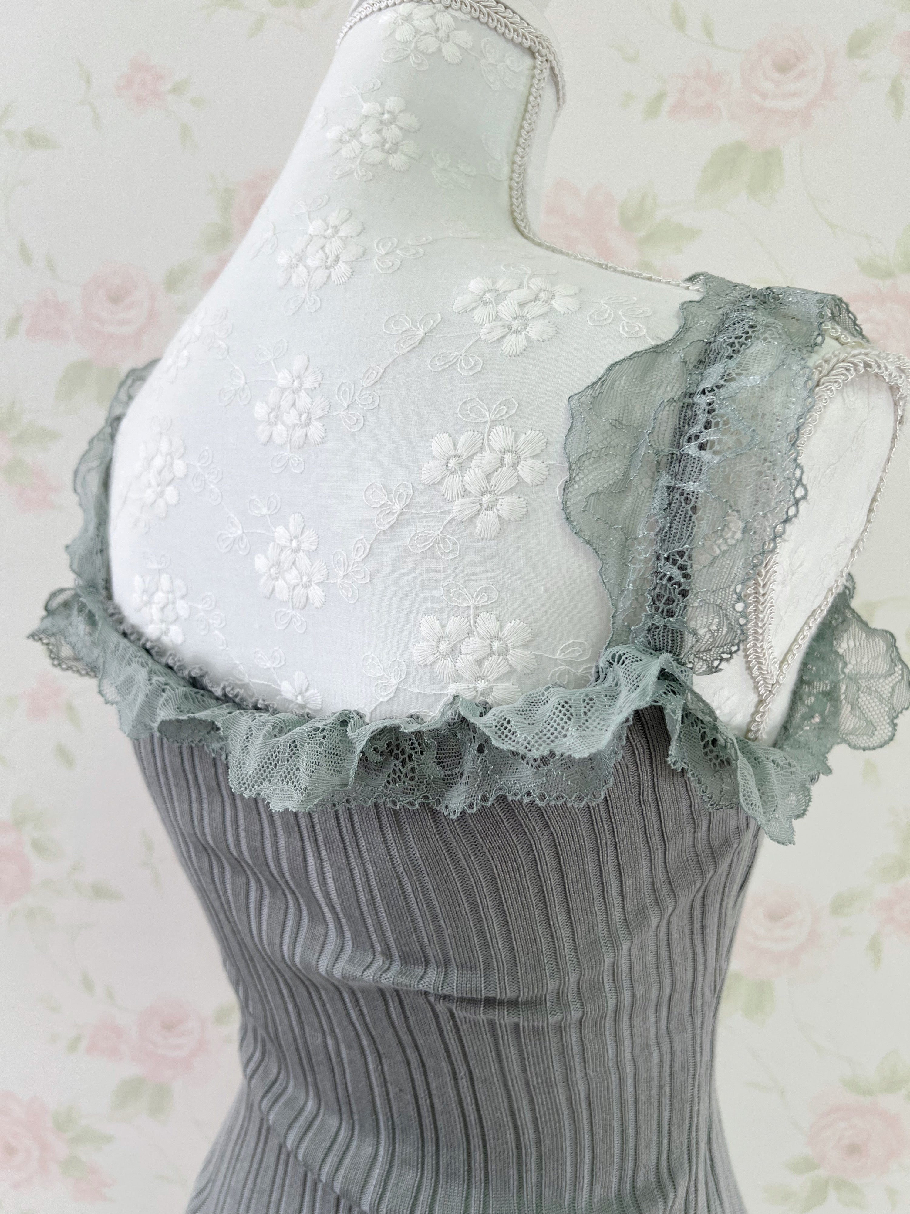 Lacy Ribbed Button Up Tank Top(Gray)
