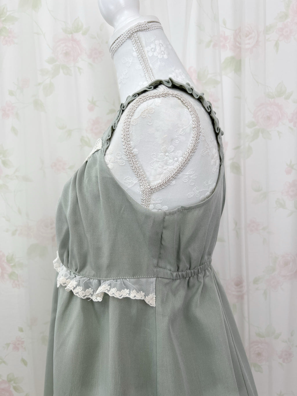 axes femme Lace Gathered Dress (Antique Green)