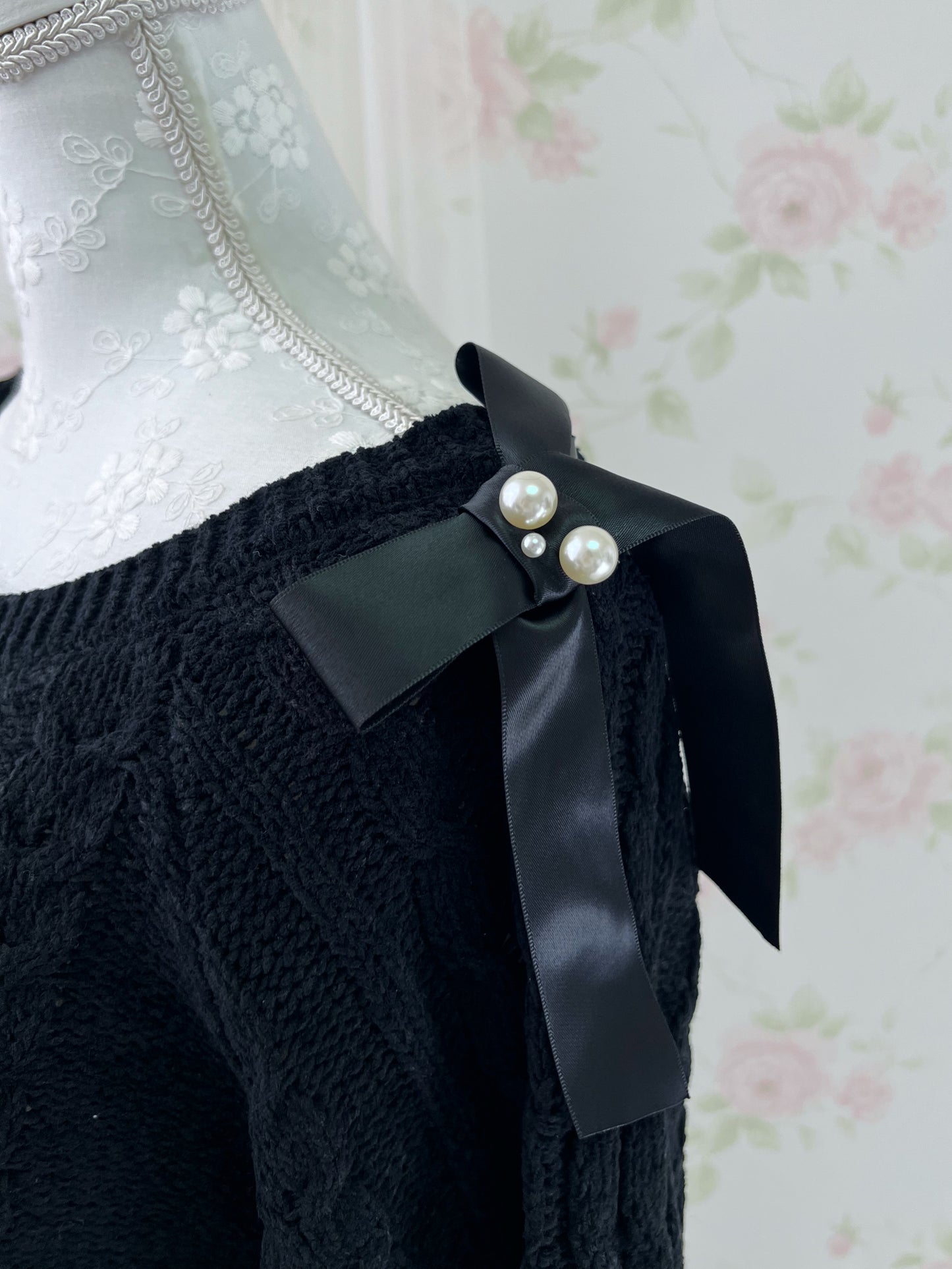 GRL Shoulder Bow Sweater (Black)