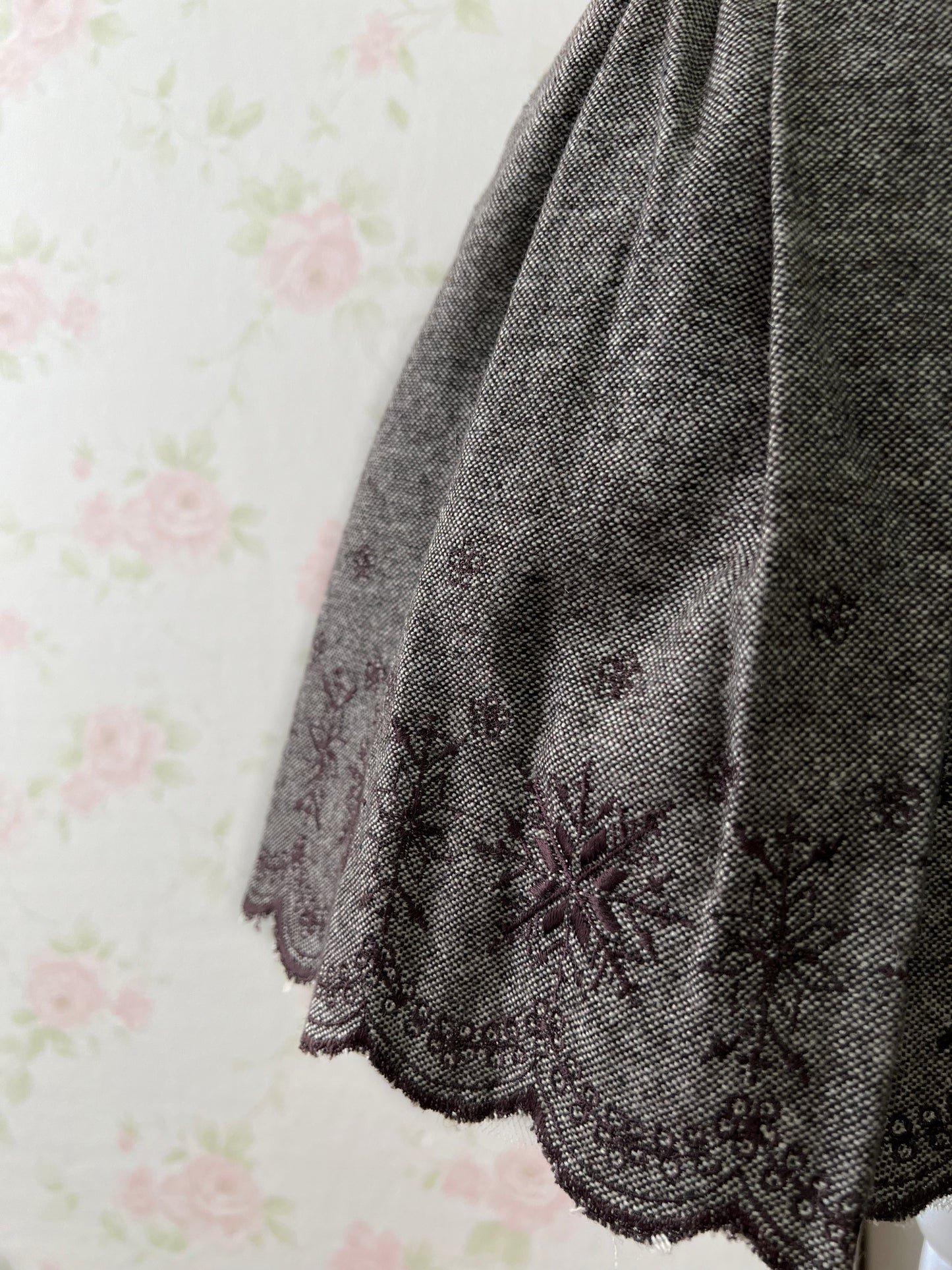 LIZ LISA Belt Embroidery Hem Skirt