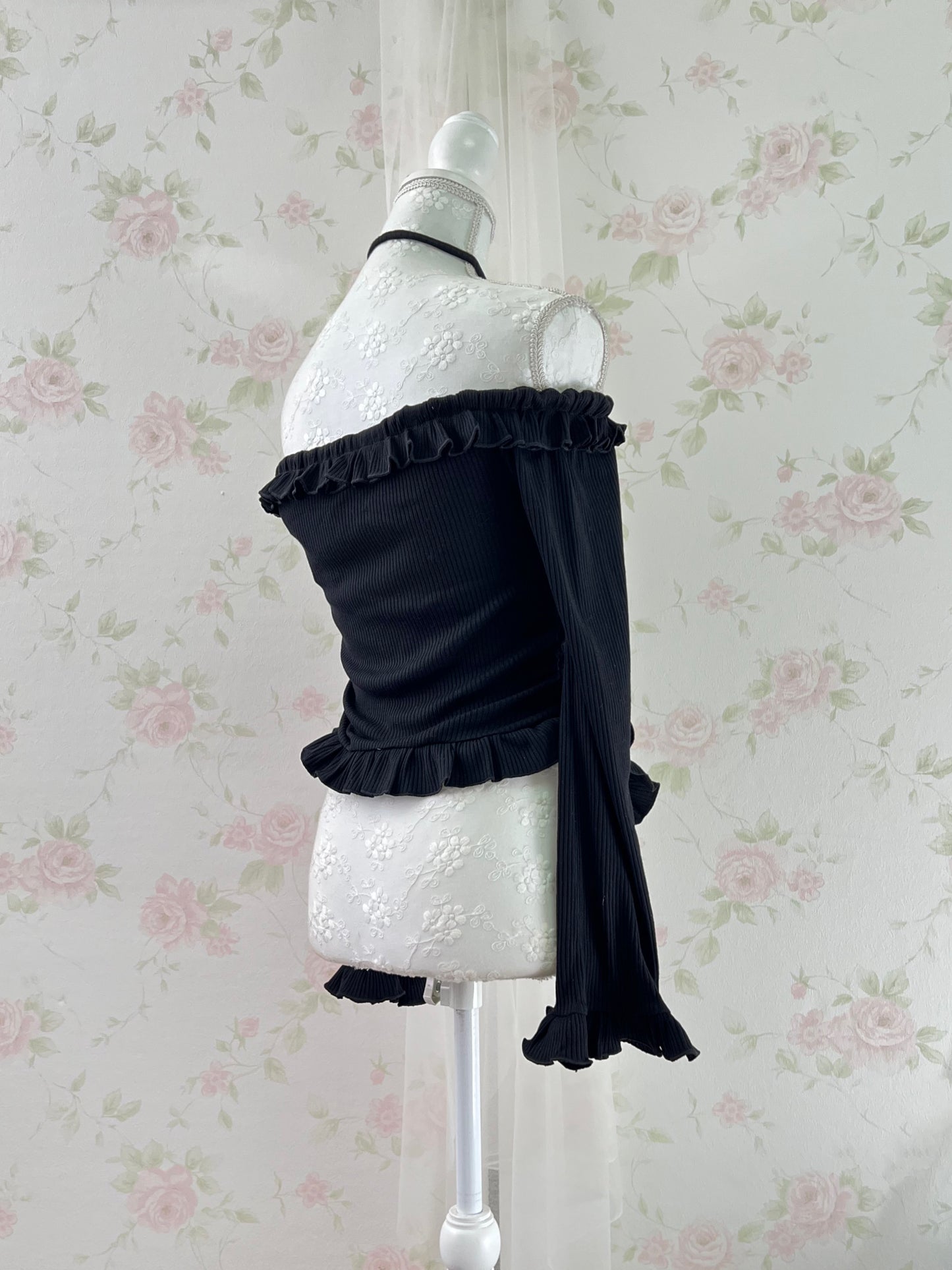 GRL Chocker Asymmetry Ruffled Hem Top (Black)