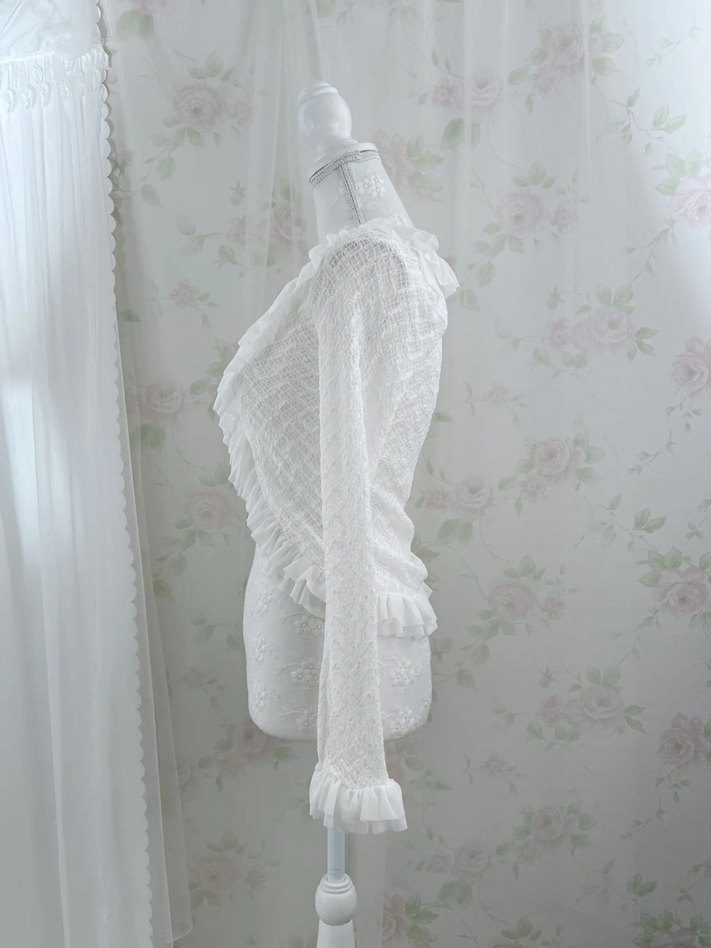 (Pre-order) passion room Frilled Cardigan (White)