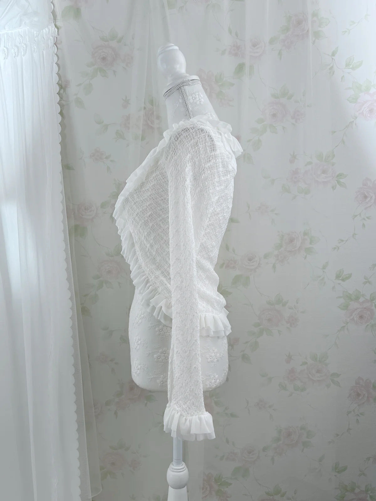 (Pre-order) passion room Frilled Cardigan (White)