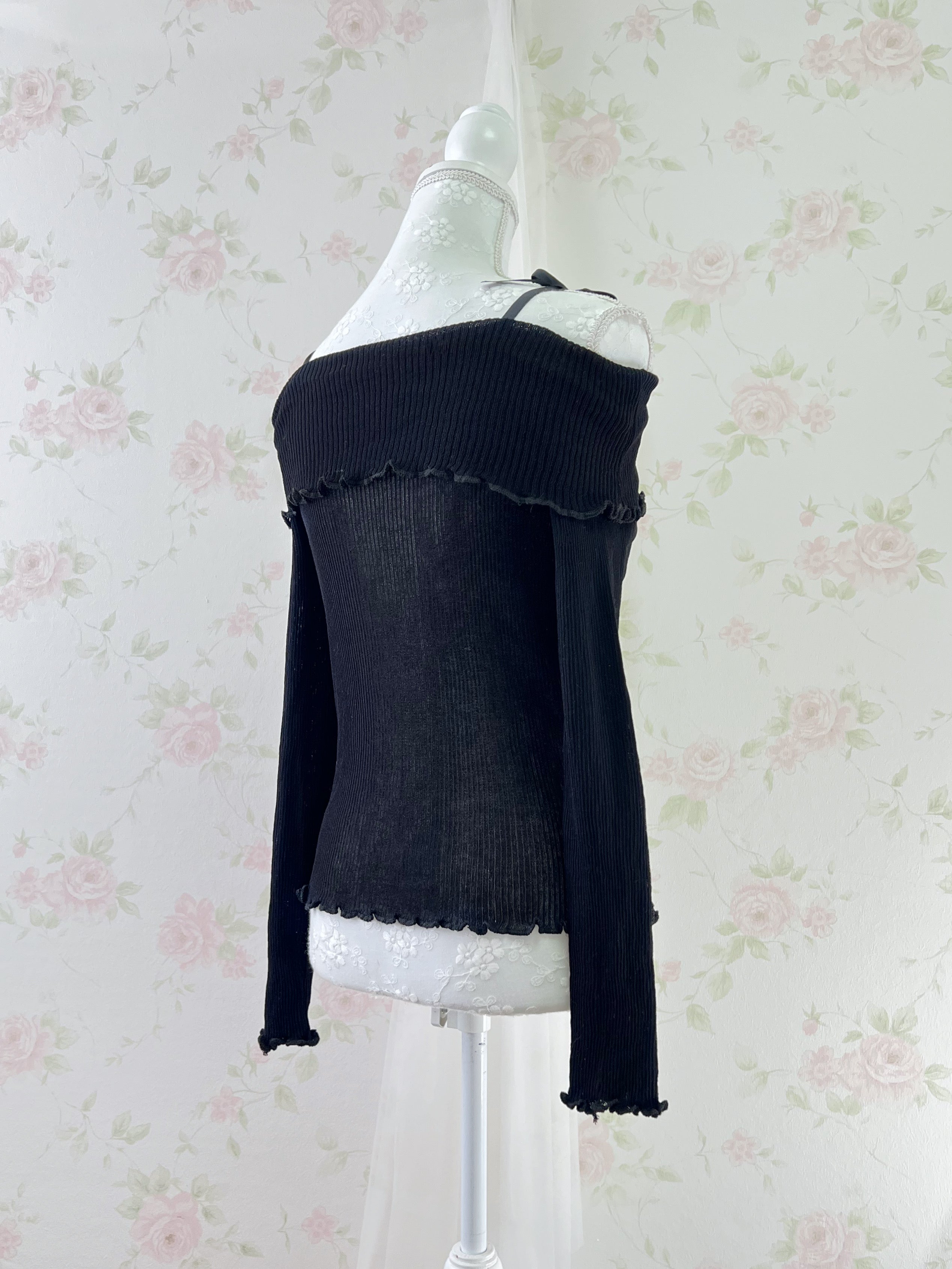 Off Shoulder String Knit Top (black)