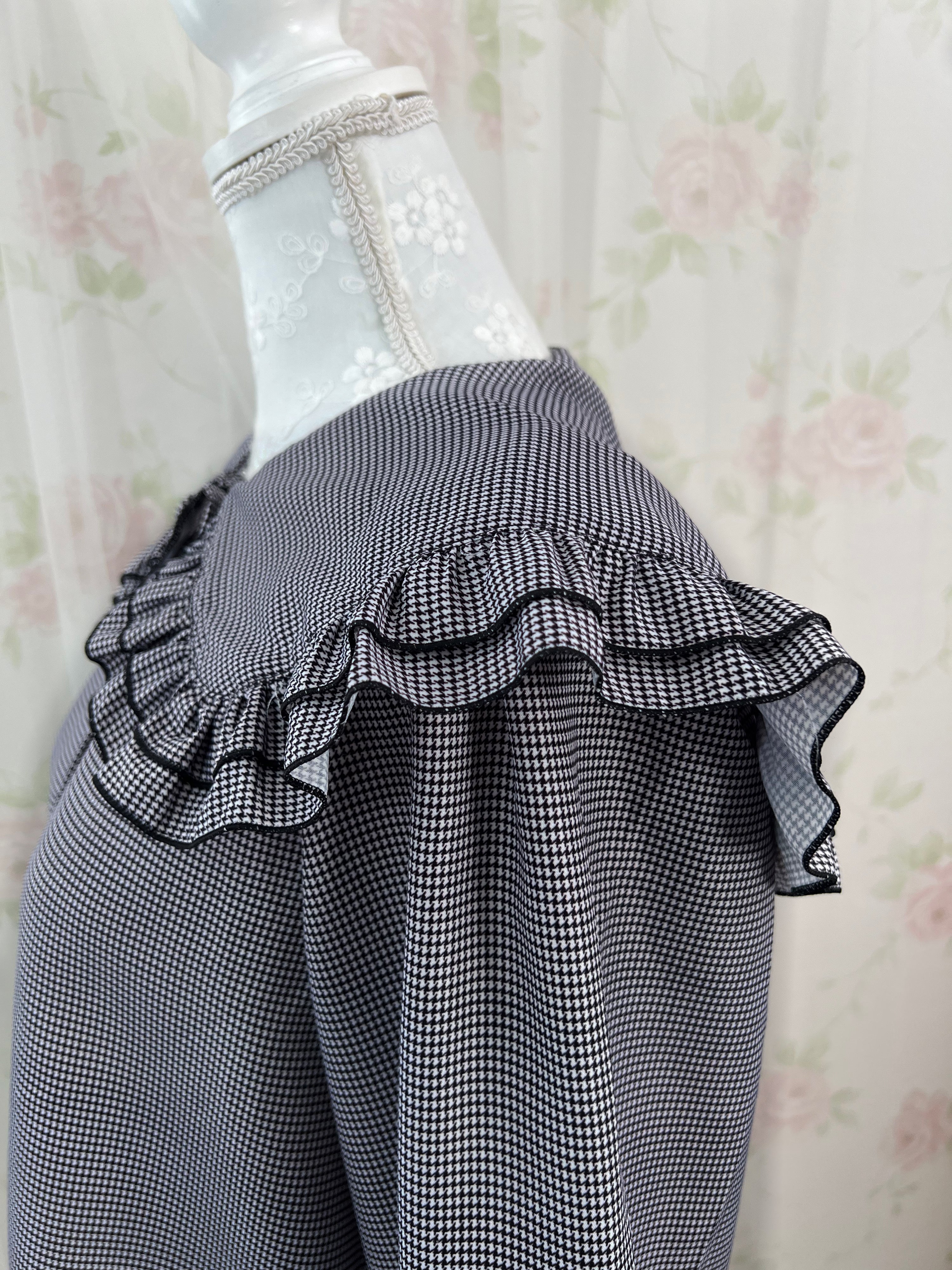 Dolly Ruffled Collar Checked Blouse (Black)