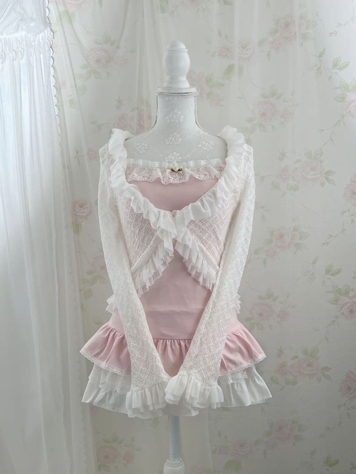 (Pre-order) passion room Frilled Cardigan (White)