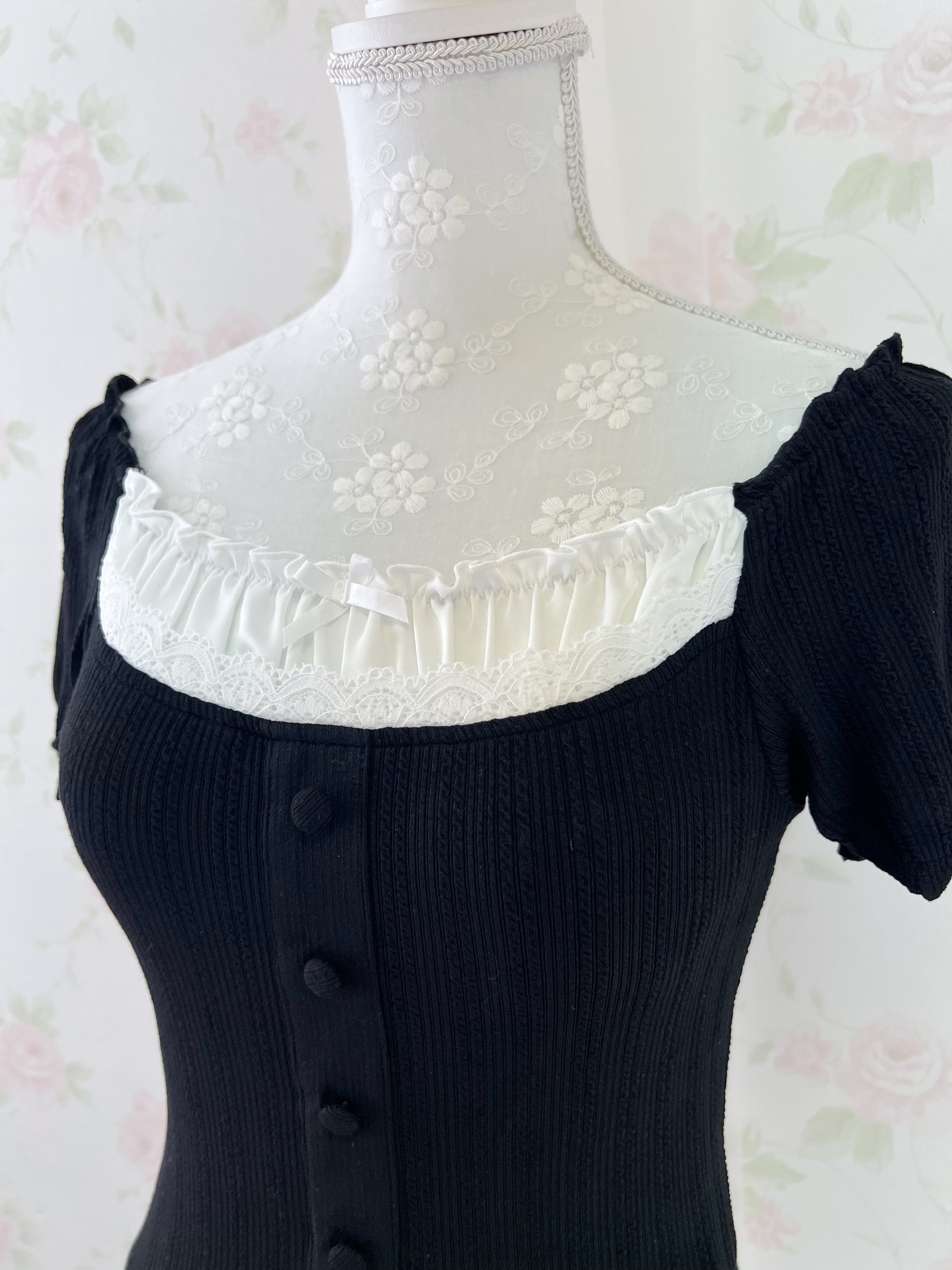 Lace Shoujo Milkmaid Tops (Black)