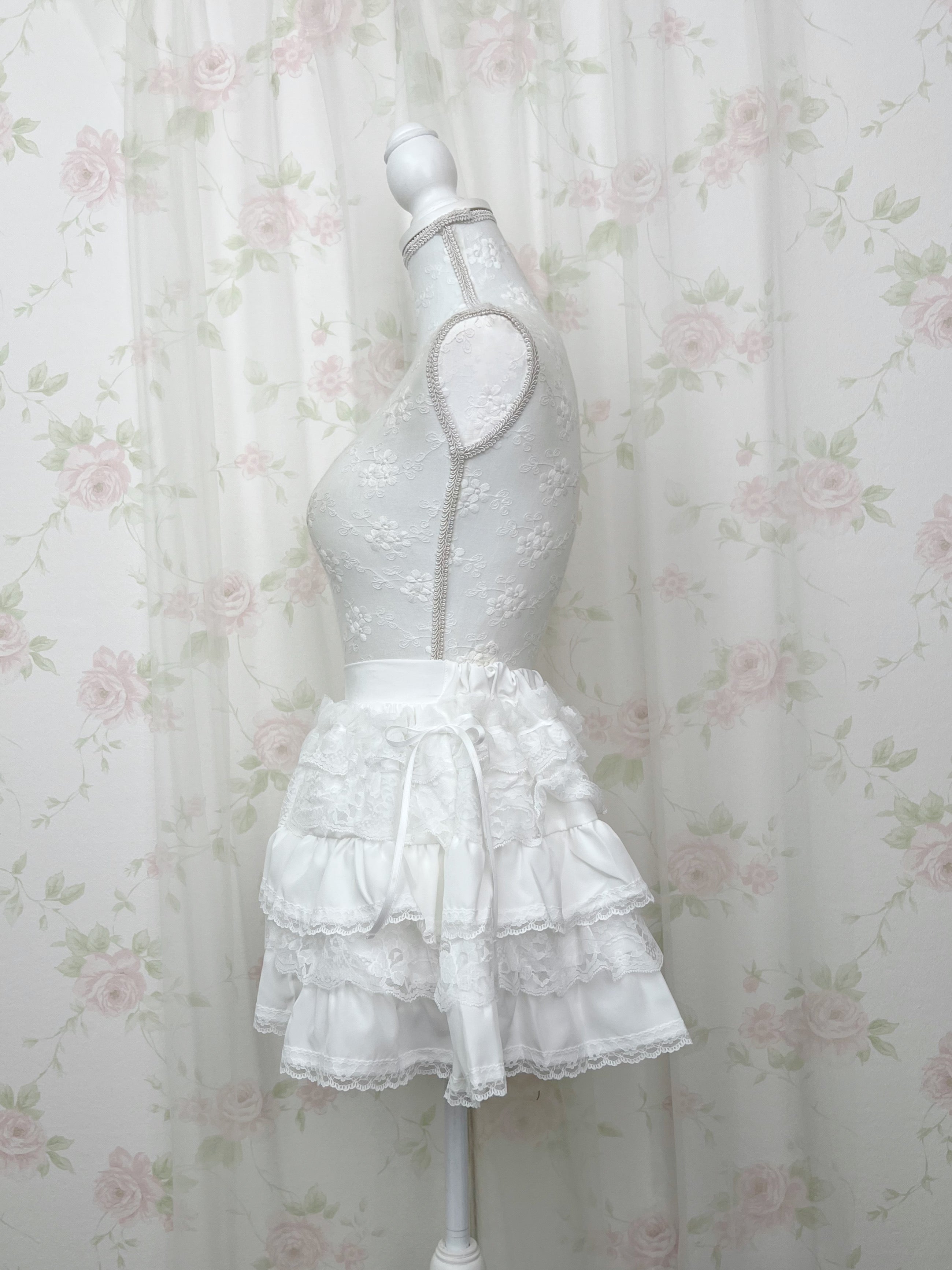 Side Bow Lacy Tired Skirt (White)