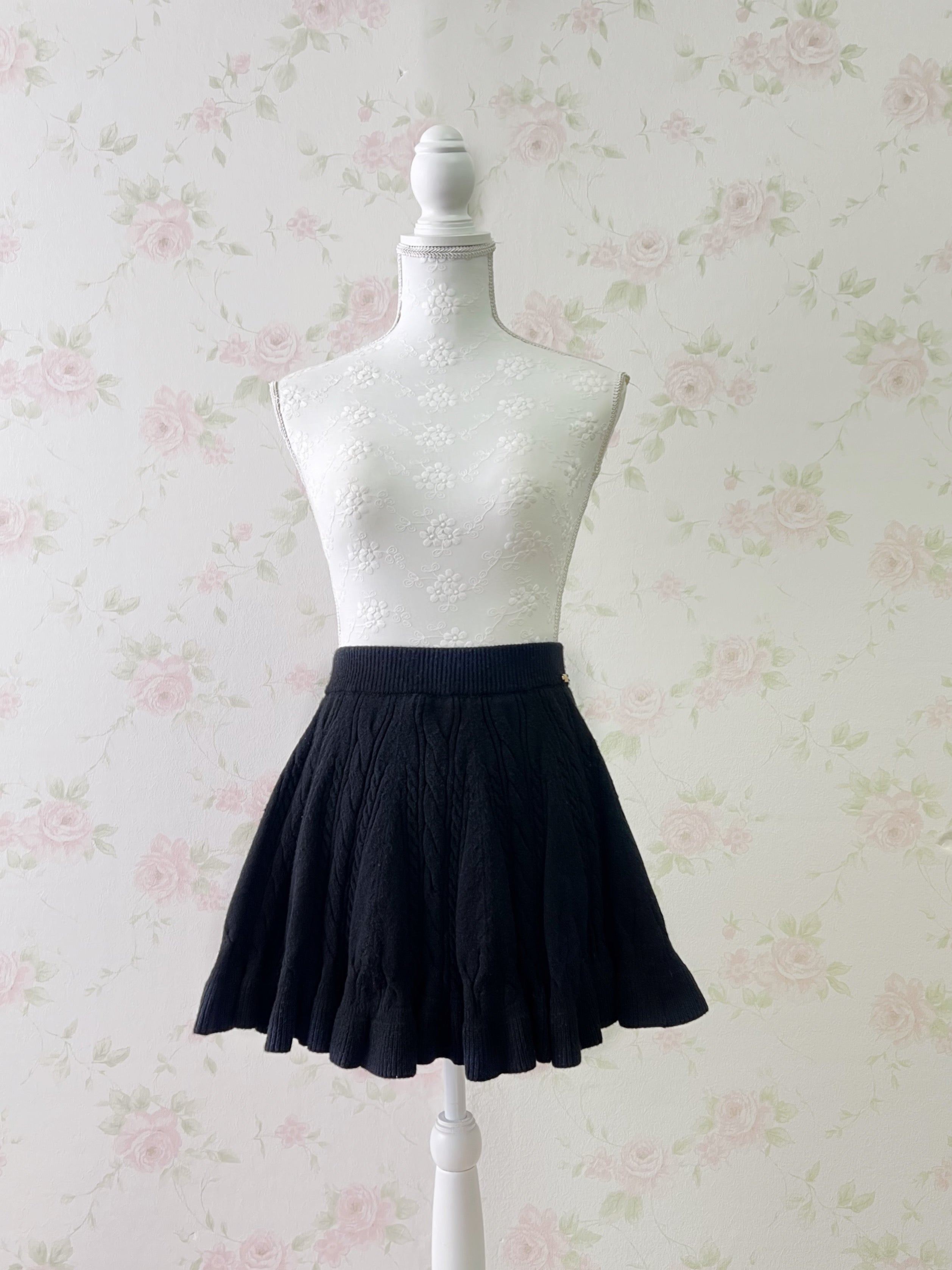 Michell Macaron Knit Skirt (Black)