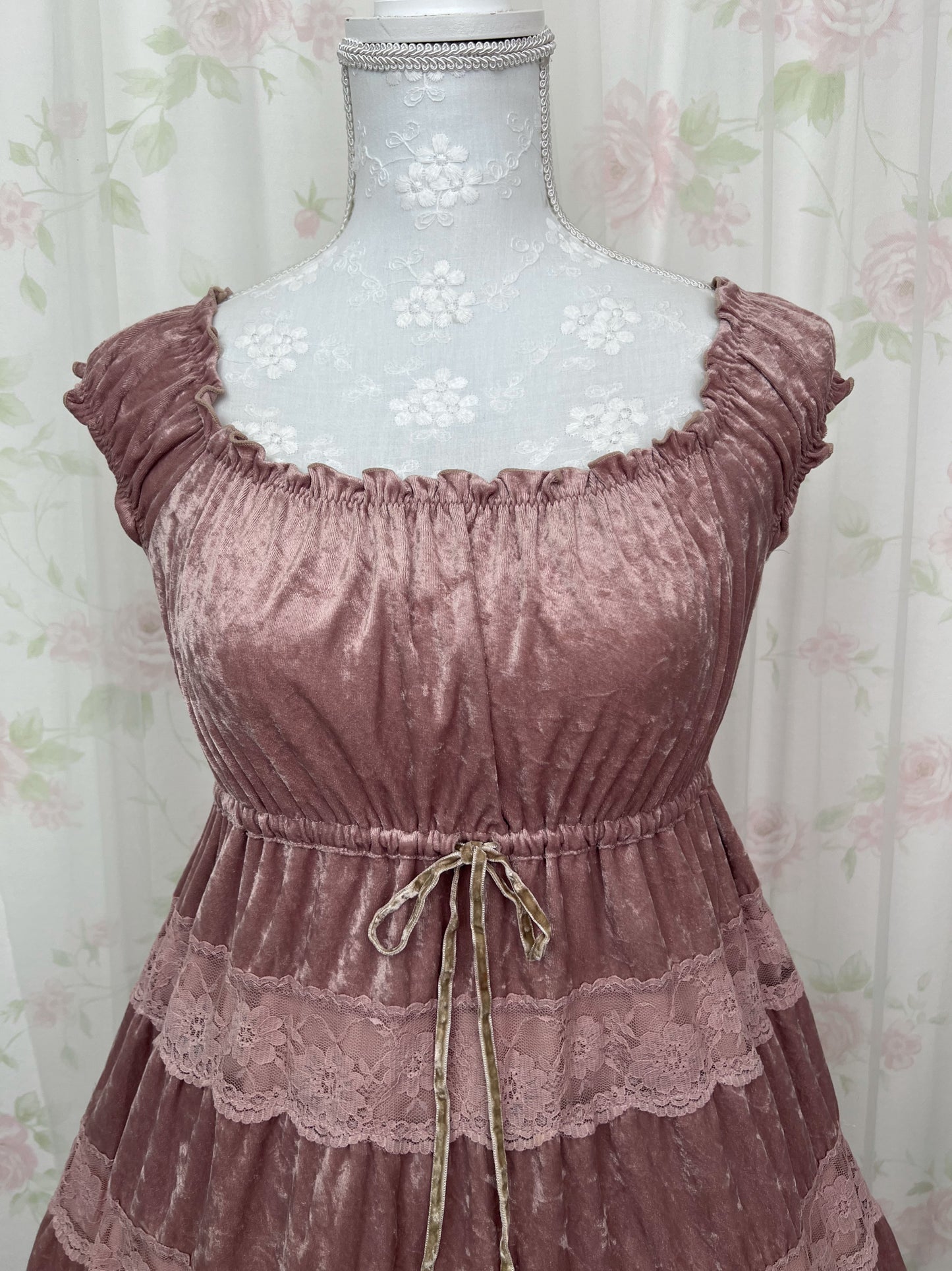 L'EST ROSE Velvet Lace Dress (Antique Pink)
