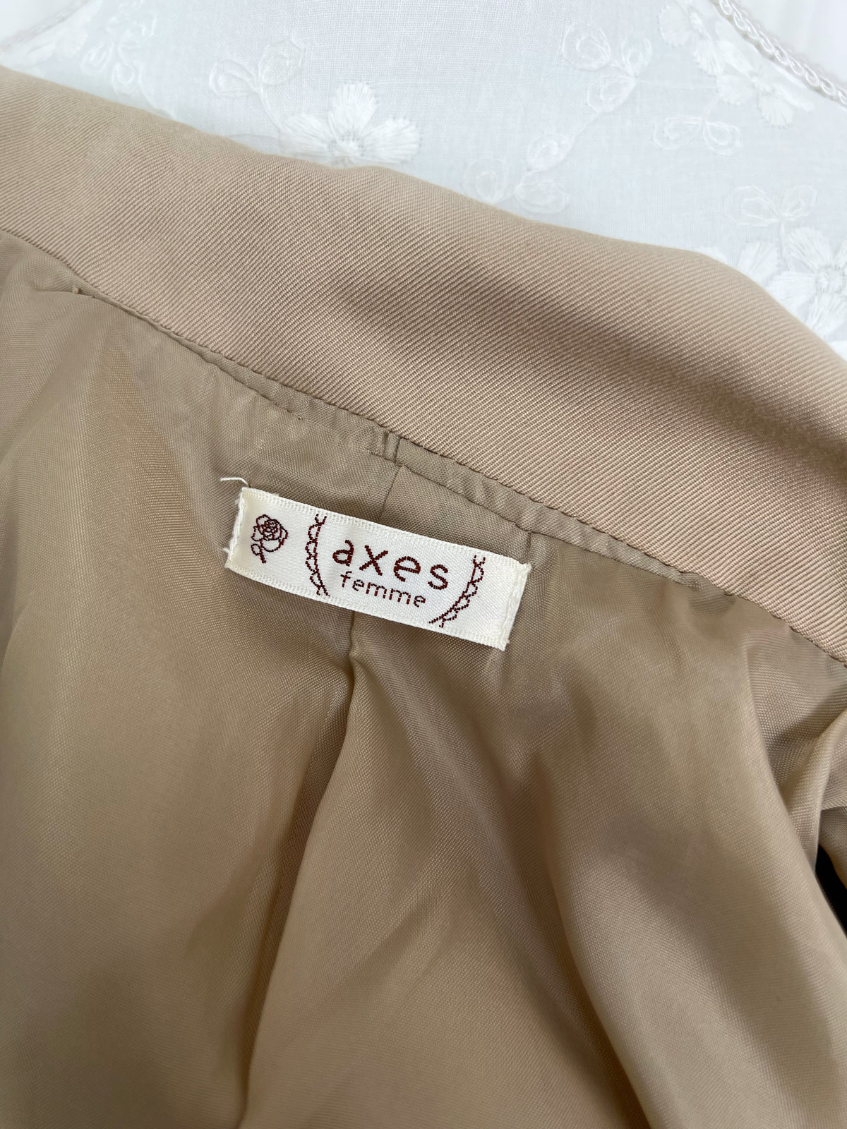 axes femme Short Trench Coat