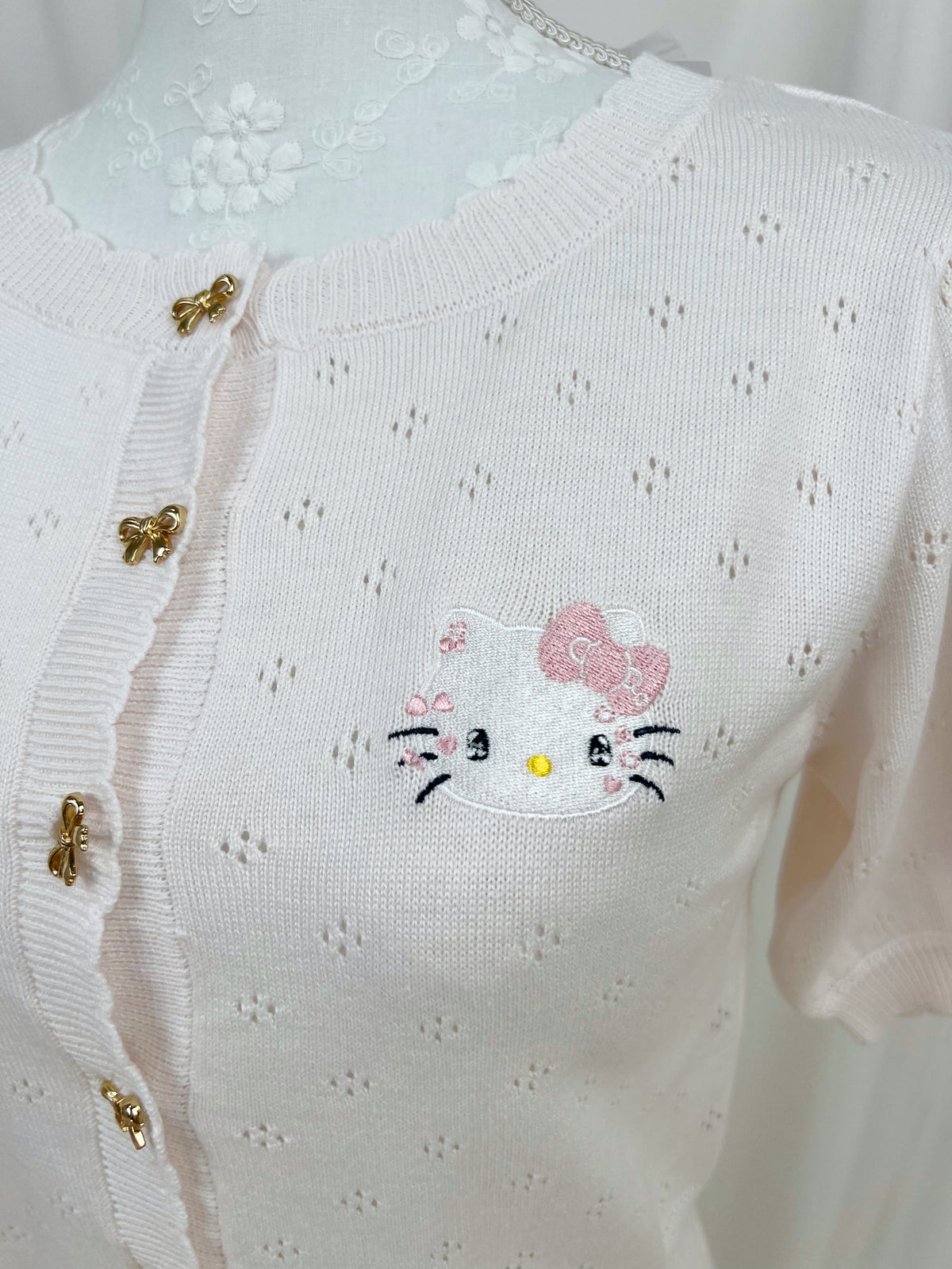MAJESTIC LEGON Hello Kitty Cardigan (White)