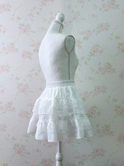 GRL Shoujo Tiered  Lace Skirt (White)
