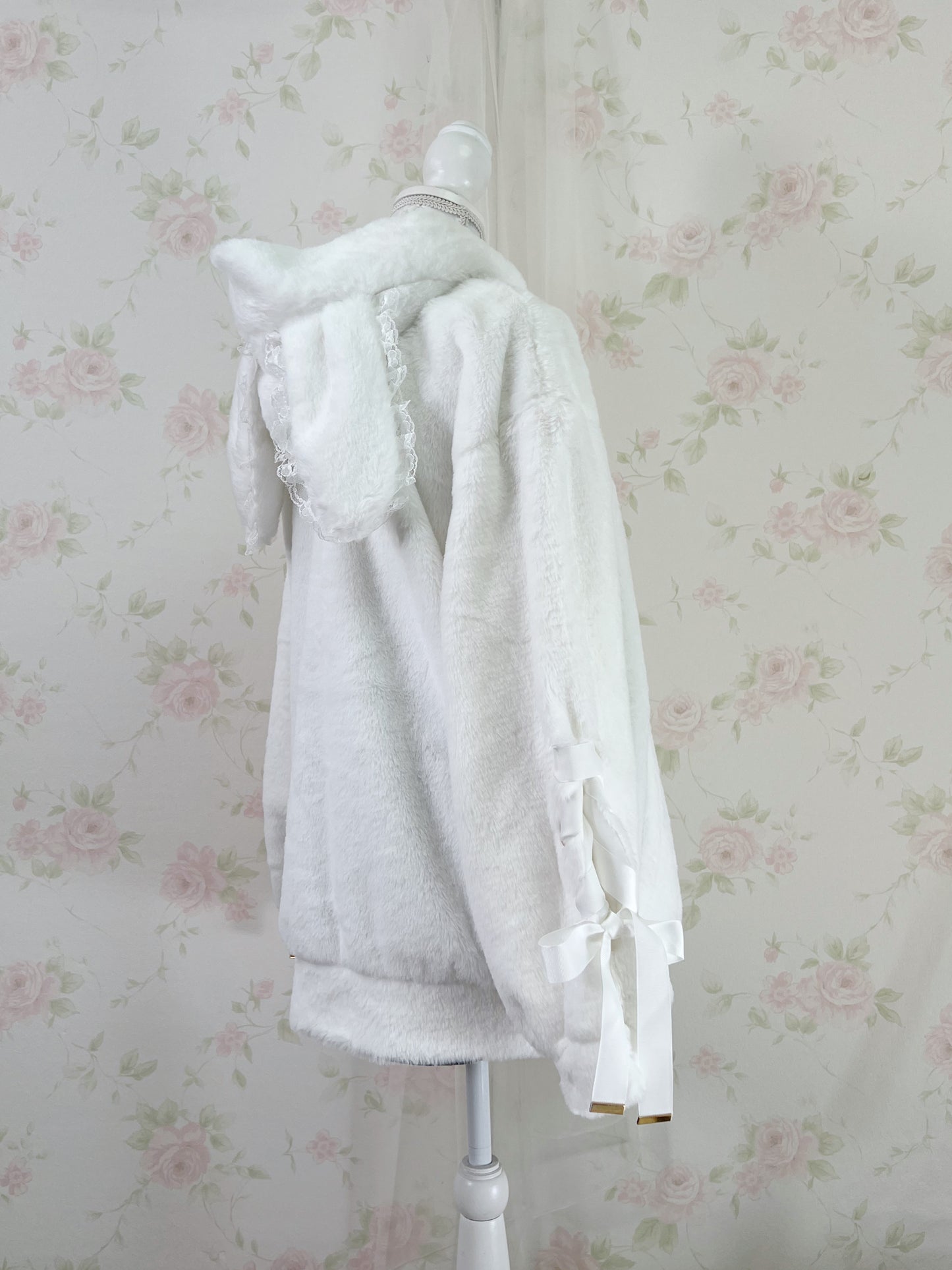 Bunny Ear Laced Up Sleeve Hoodie（White)