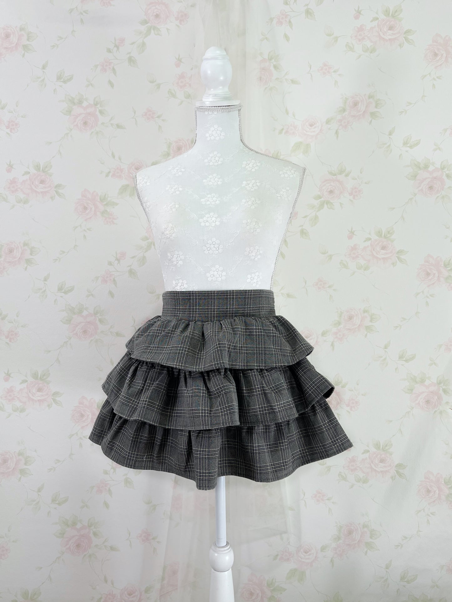 GRL Sweet Tiered Checked Skirt (Gray)