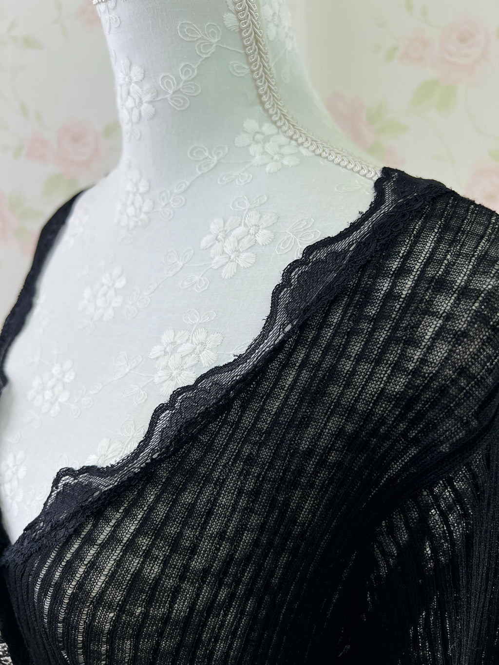 Lacy One Button Cardigan (Black)