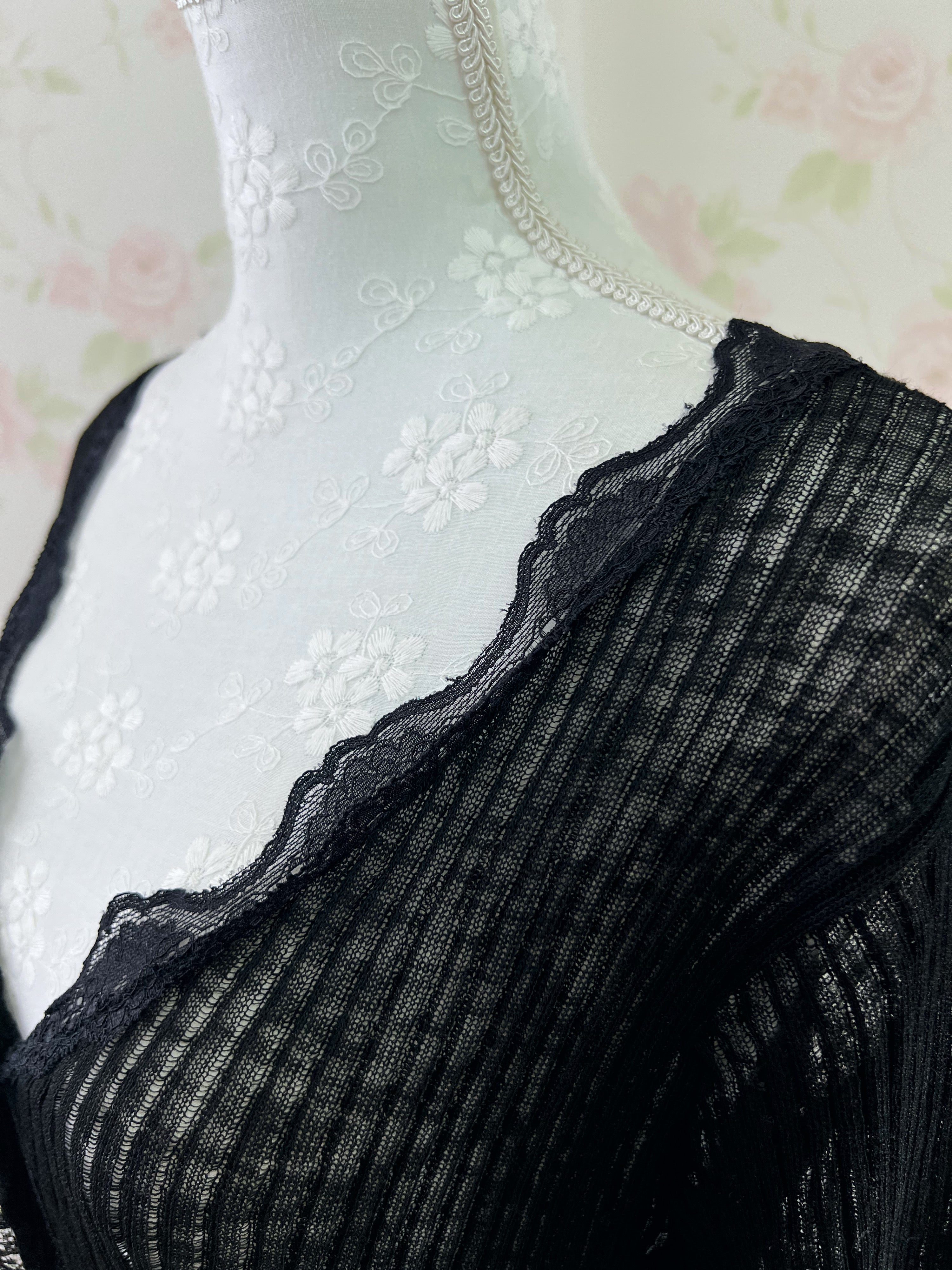 Lacy One Button Cardigan (Black)