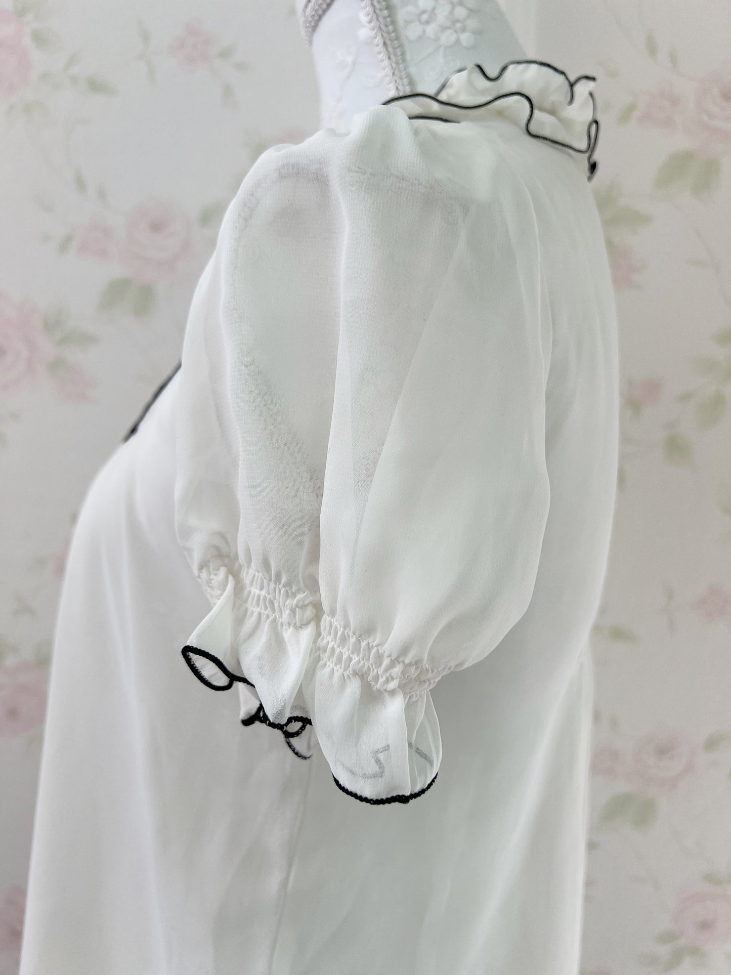 L’EST ROSE Classical Chiffon Blouse (Black X White)