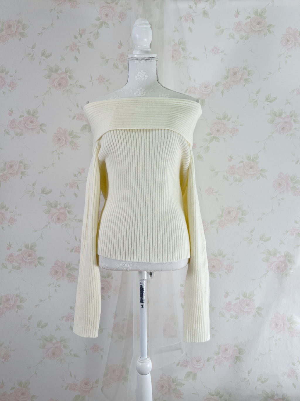 Shoujo Off Shoulder Sweater (Ivory)