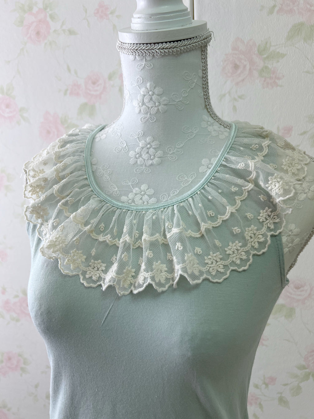 earth music & ecology Lacy Collar Tank Top (Mint Green)