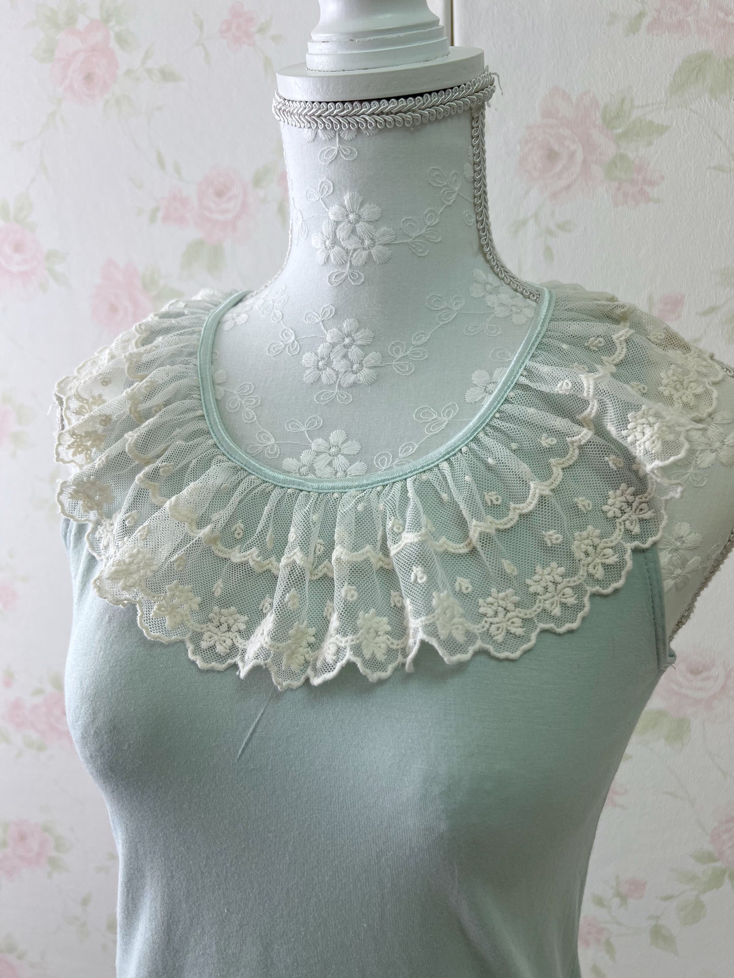 earth music & ecology Lacy Collar Tank Top (Mint Green)