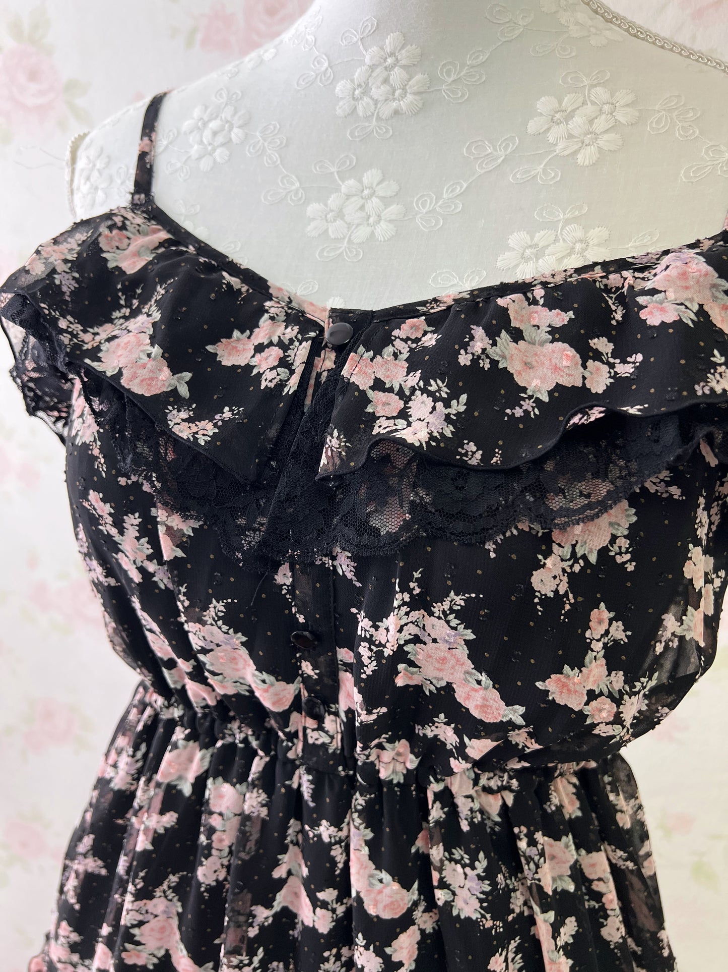 L’EST ROSE Petite Floral Camisole Dress (Black)