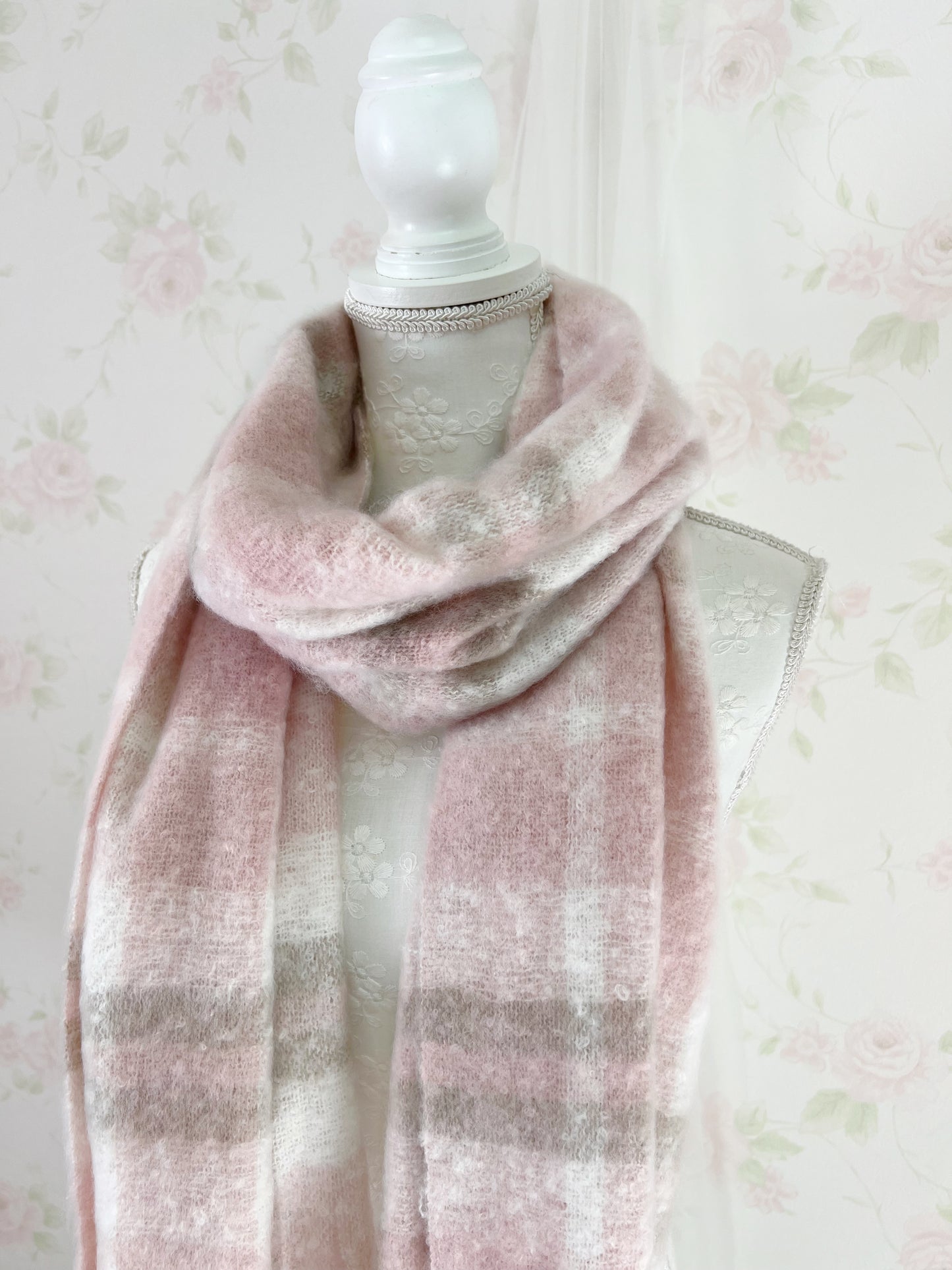 Shoujo Checked Shaggy Scarf (Pink X Milk Tea)