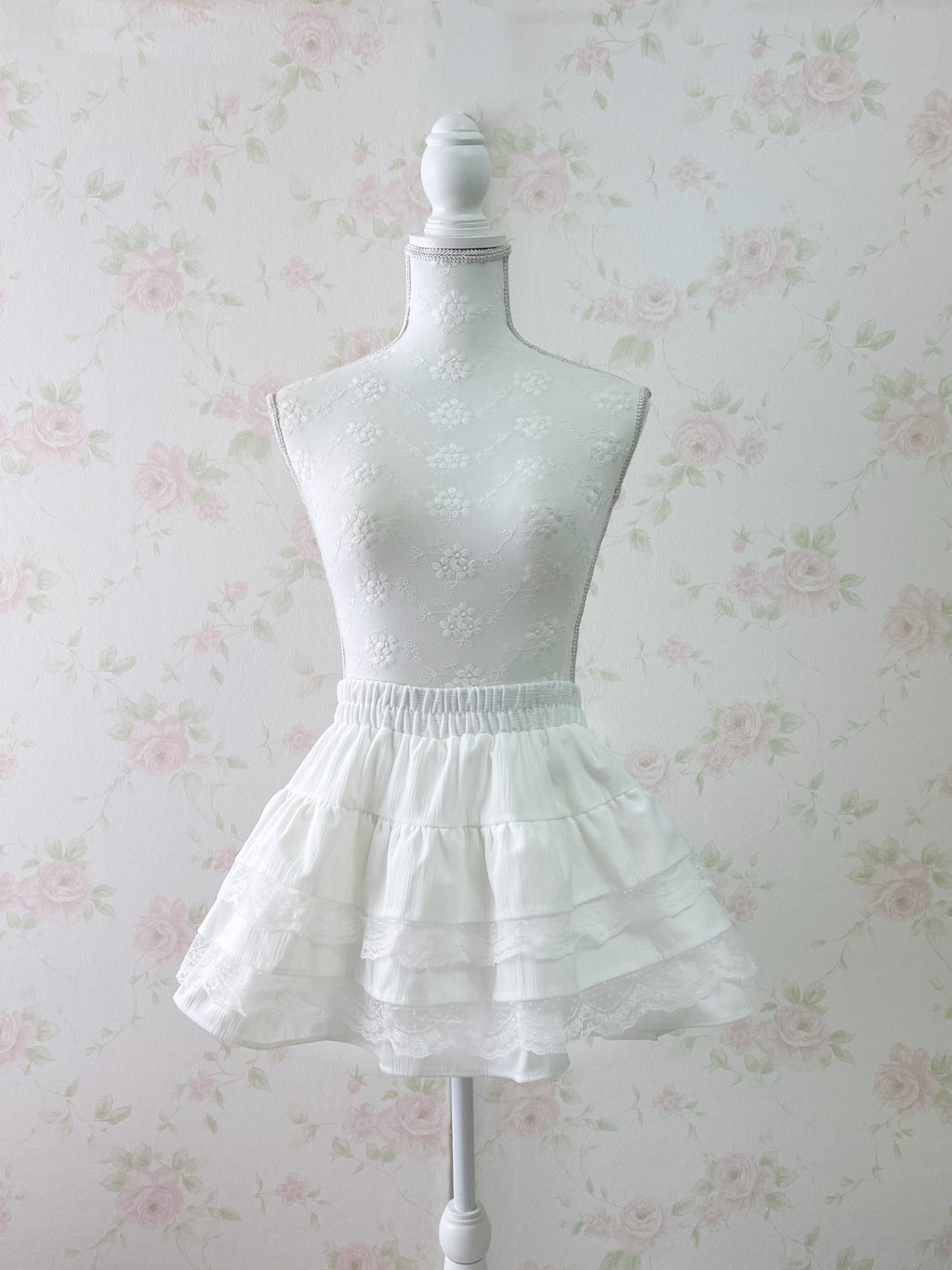 Soft Girl Layered Lace Hem Skirt (White)