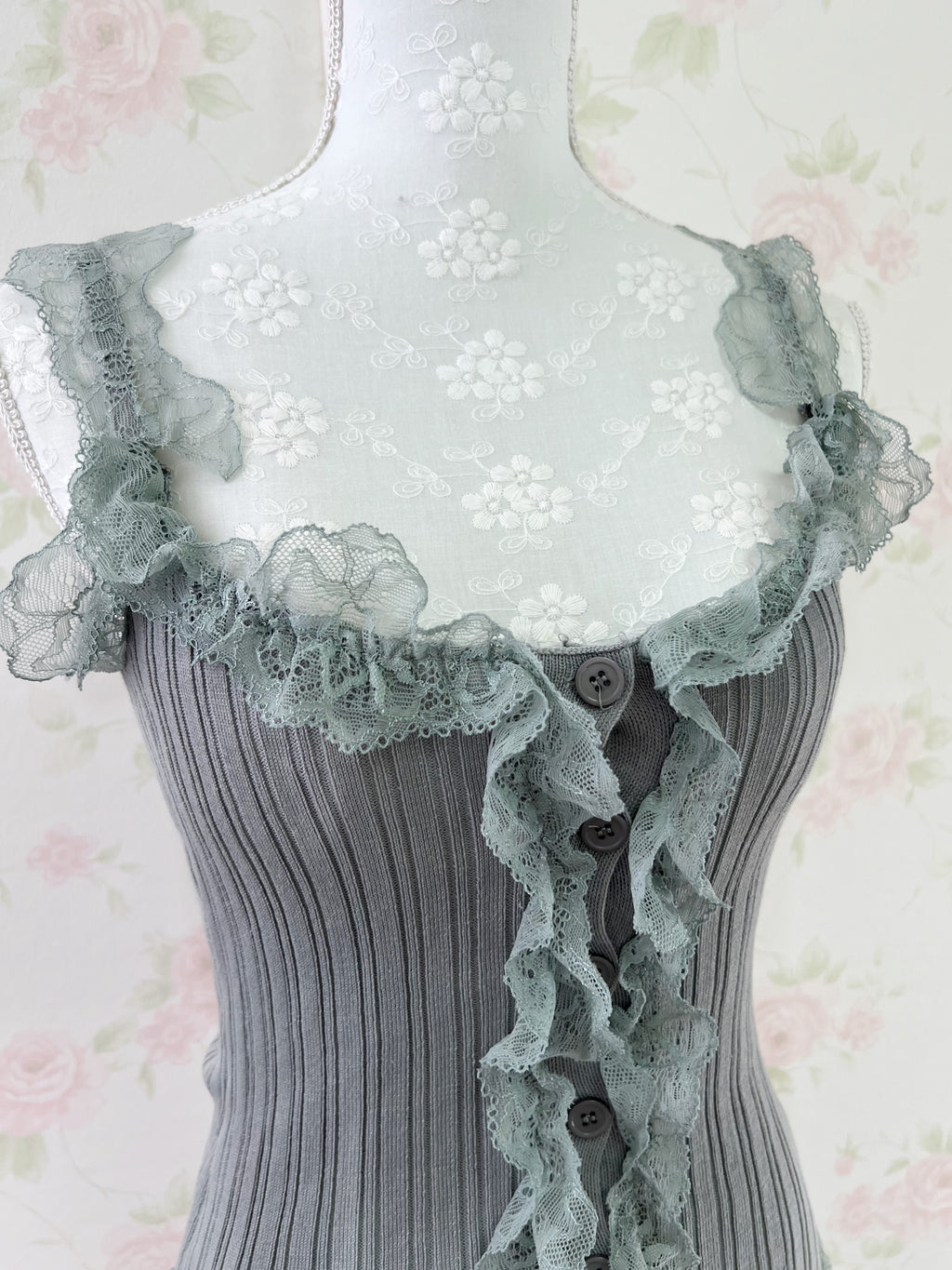 Lacy Ribbed Button Up Tank Top(Gray)