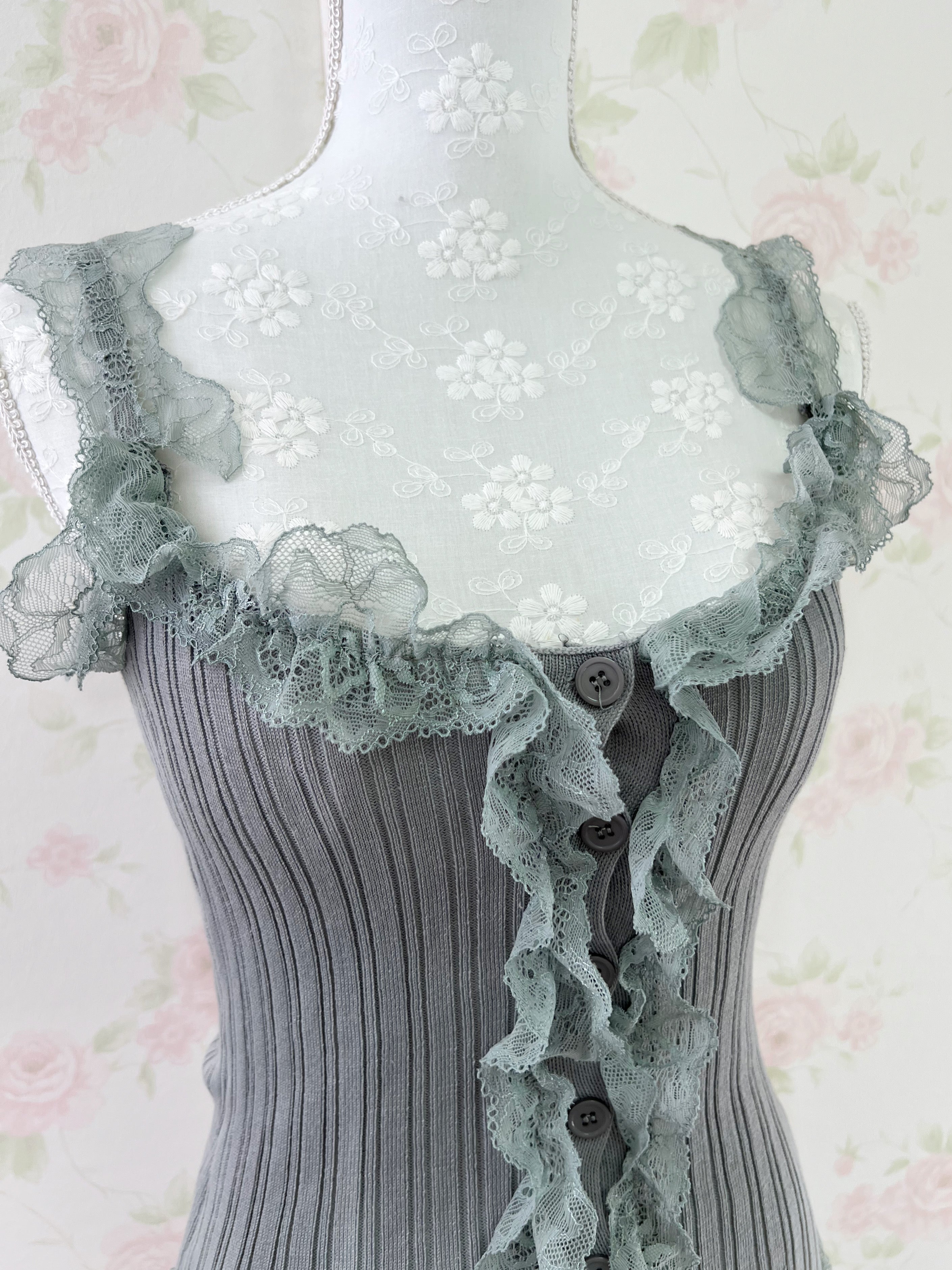 Lacy Ribbed Button Up Tank Top(Gray)