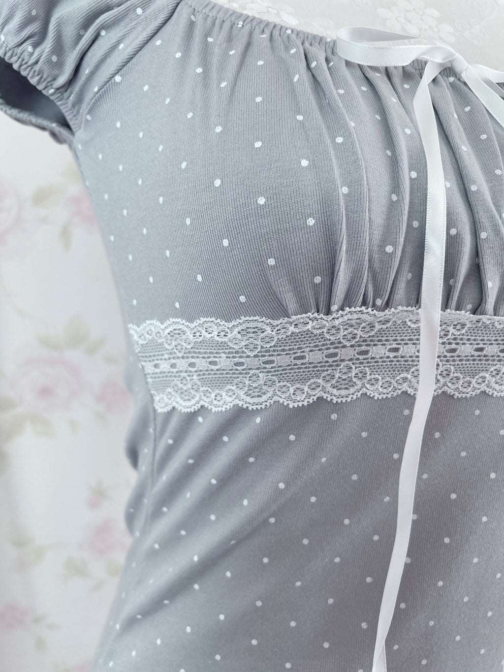 Polka dot Shoujo Gather Front T-shirt (Gray)