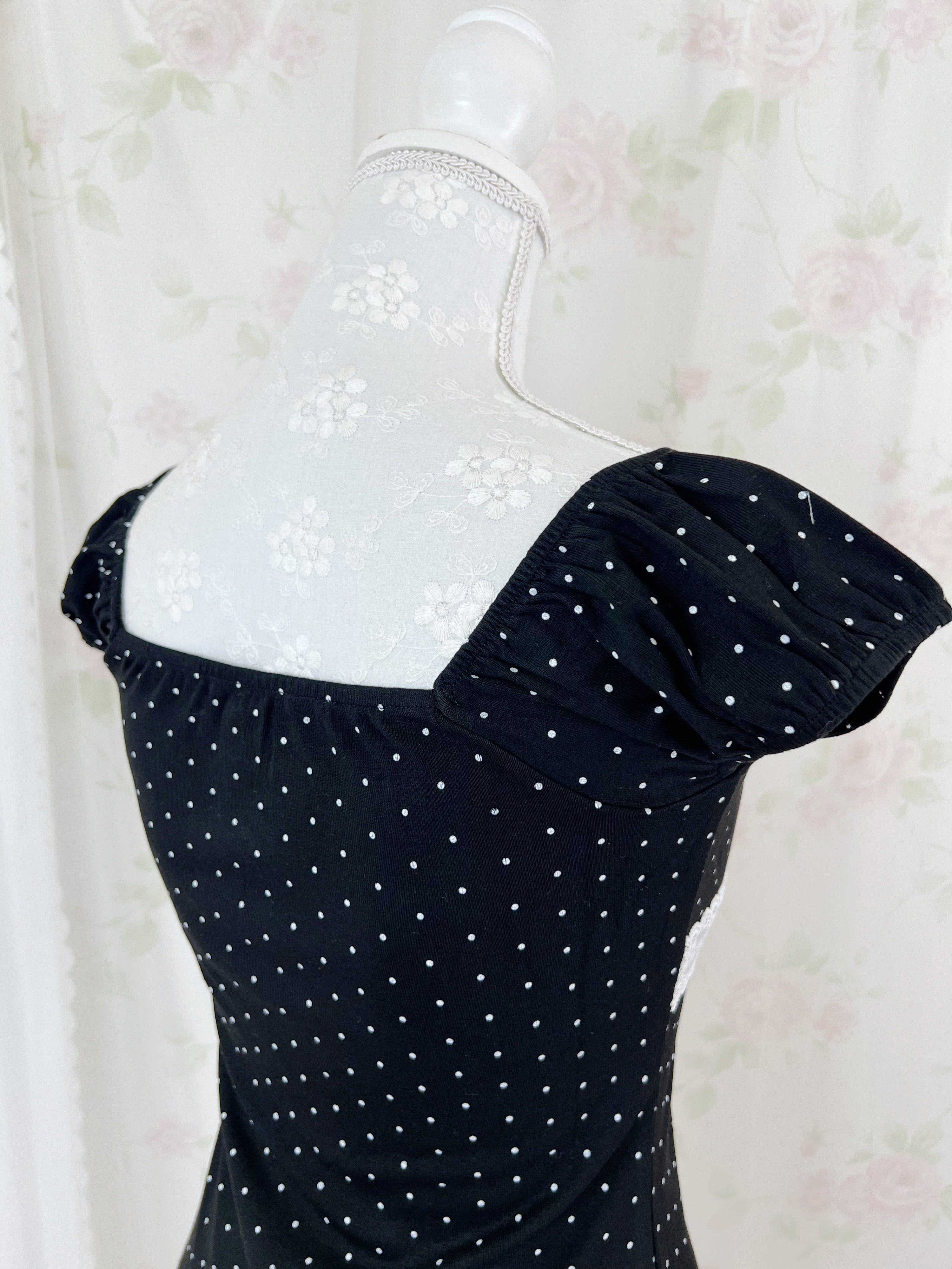 Polka dot Shoujo Gather Front T-shirt (Black)