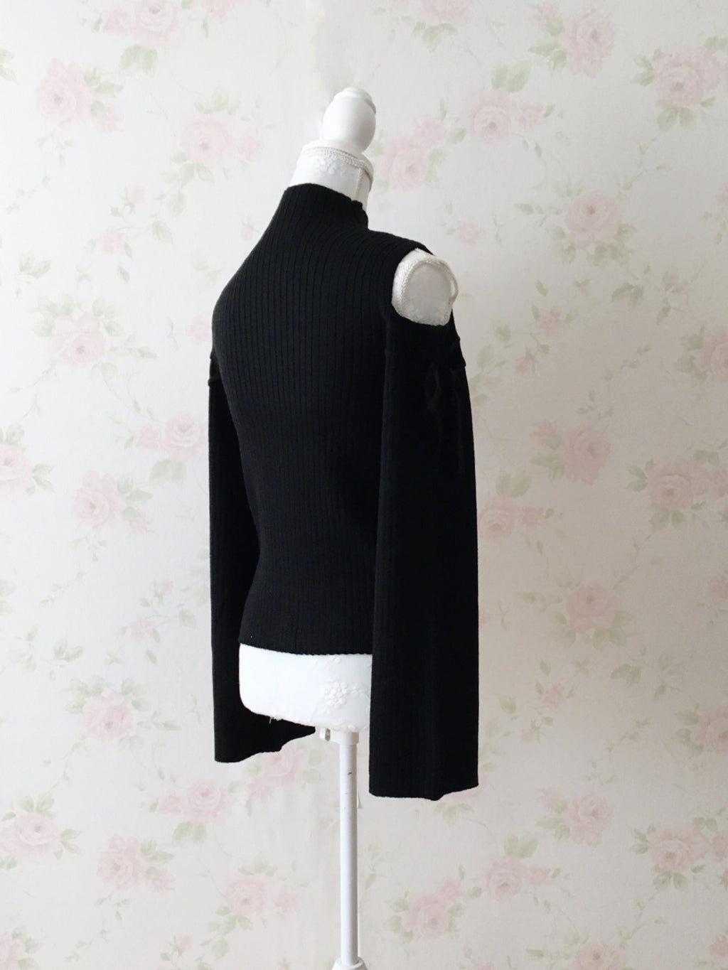 Open Shoulder String Sweater (Black)