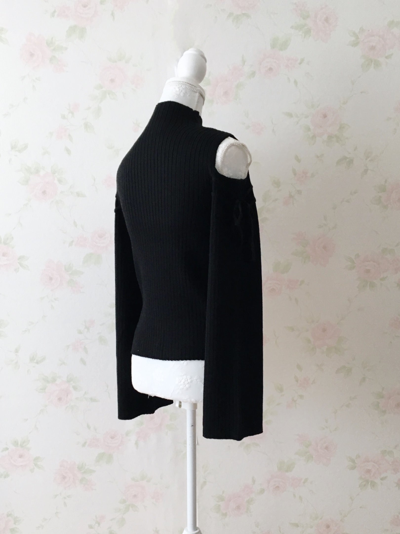 Open Shoulder String Sweater (Black)