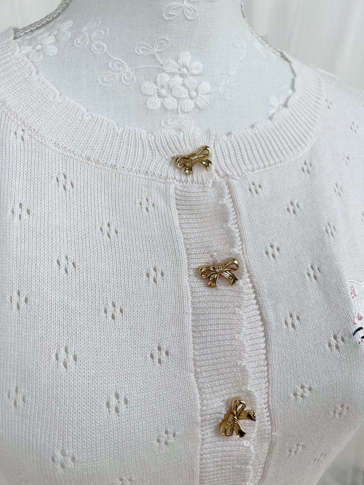 MAJESTIC LEGON Hello Kitty Cardigan (White)