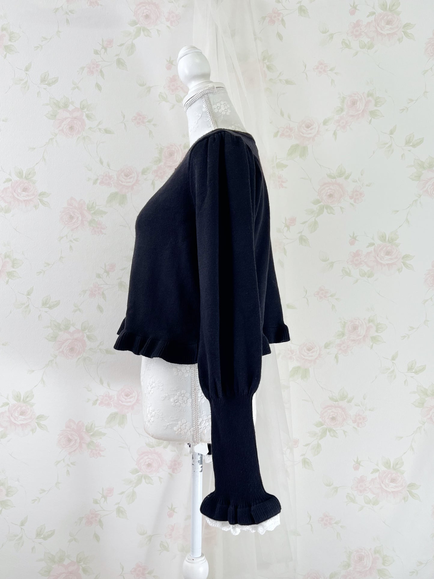 Gold Heart Button Cotton Lace Sleeve Cardigan (Black)