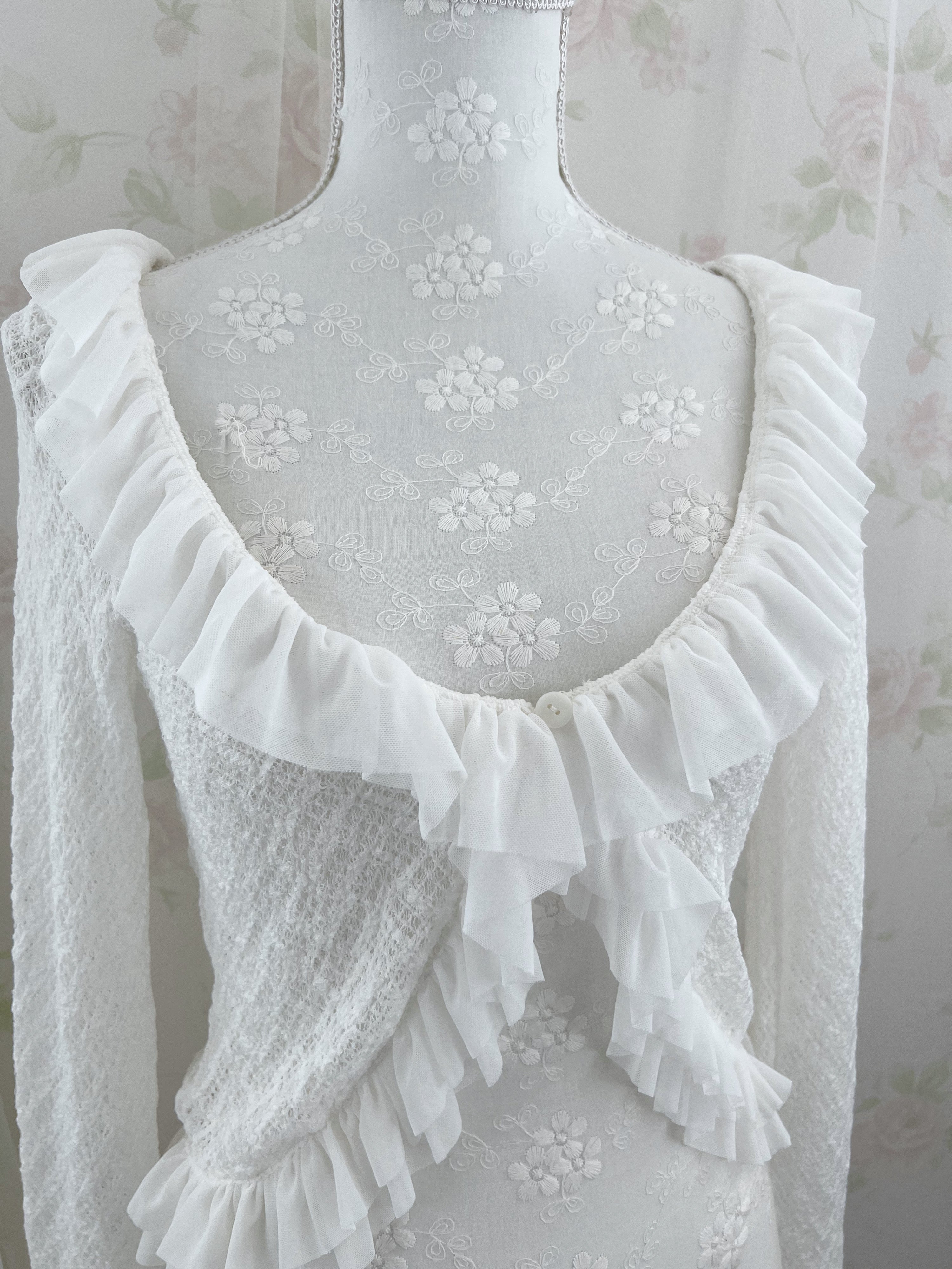 (Pre-order) passion room Frilled Cardigan (White)