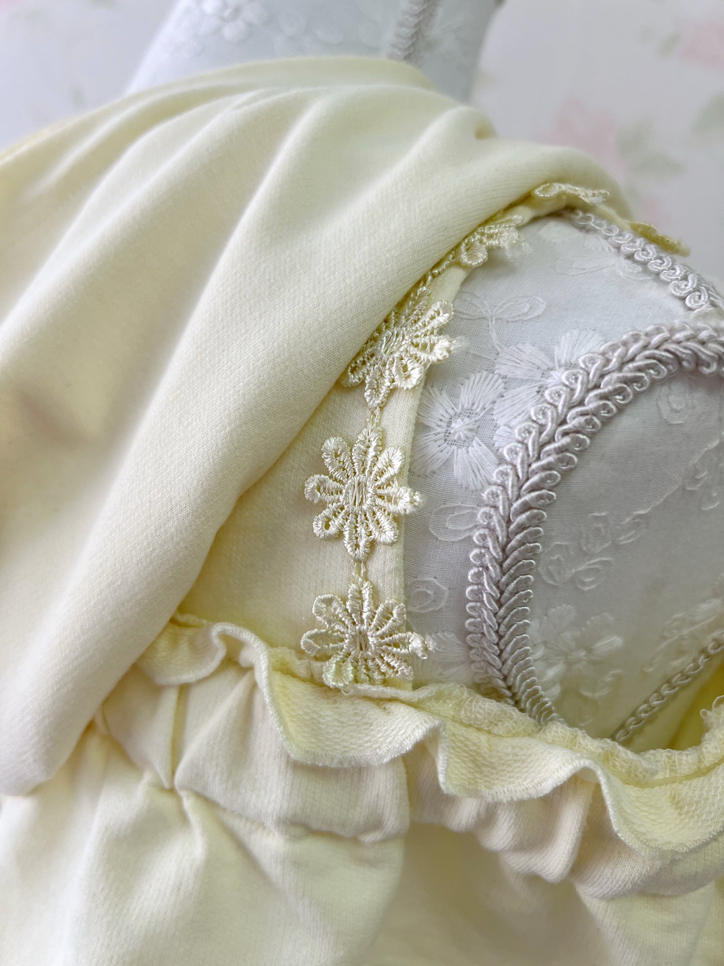 LIZ LISA Floral Lace Tulle Hoodie (Lemon yellow)