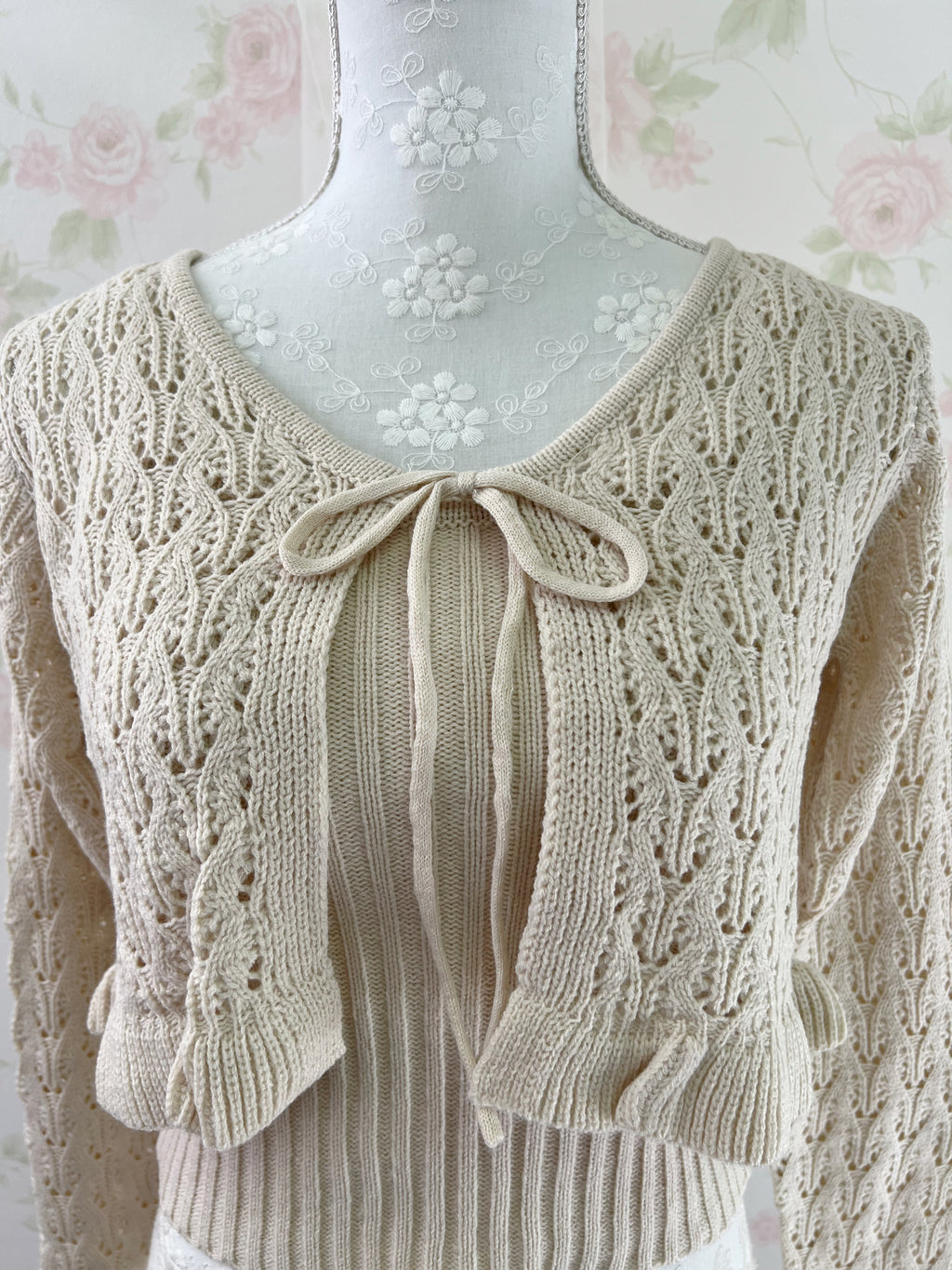 Ruffled Hem Knitted Camisole Cardigan Set (Beige)