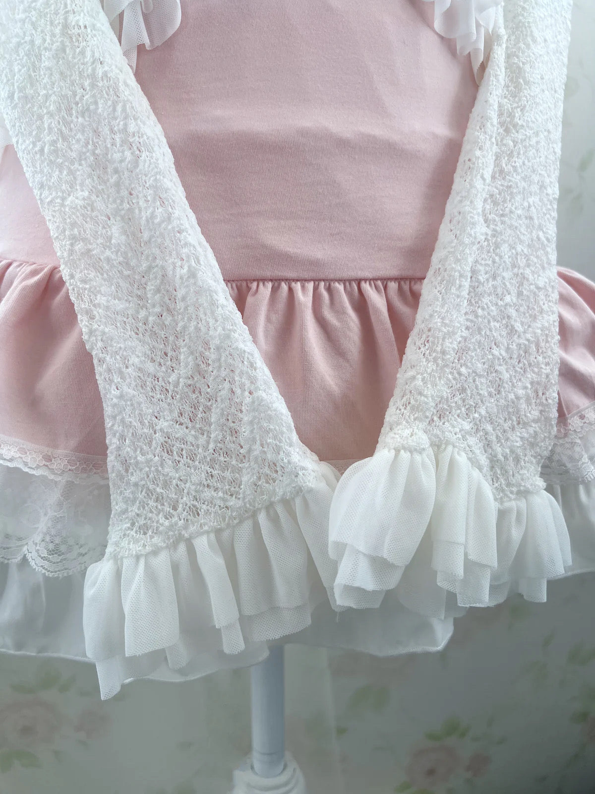 (Pre-order) passion room Frilled Cardigan (White)