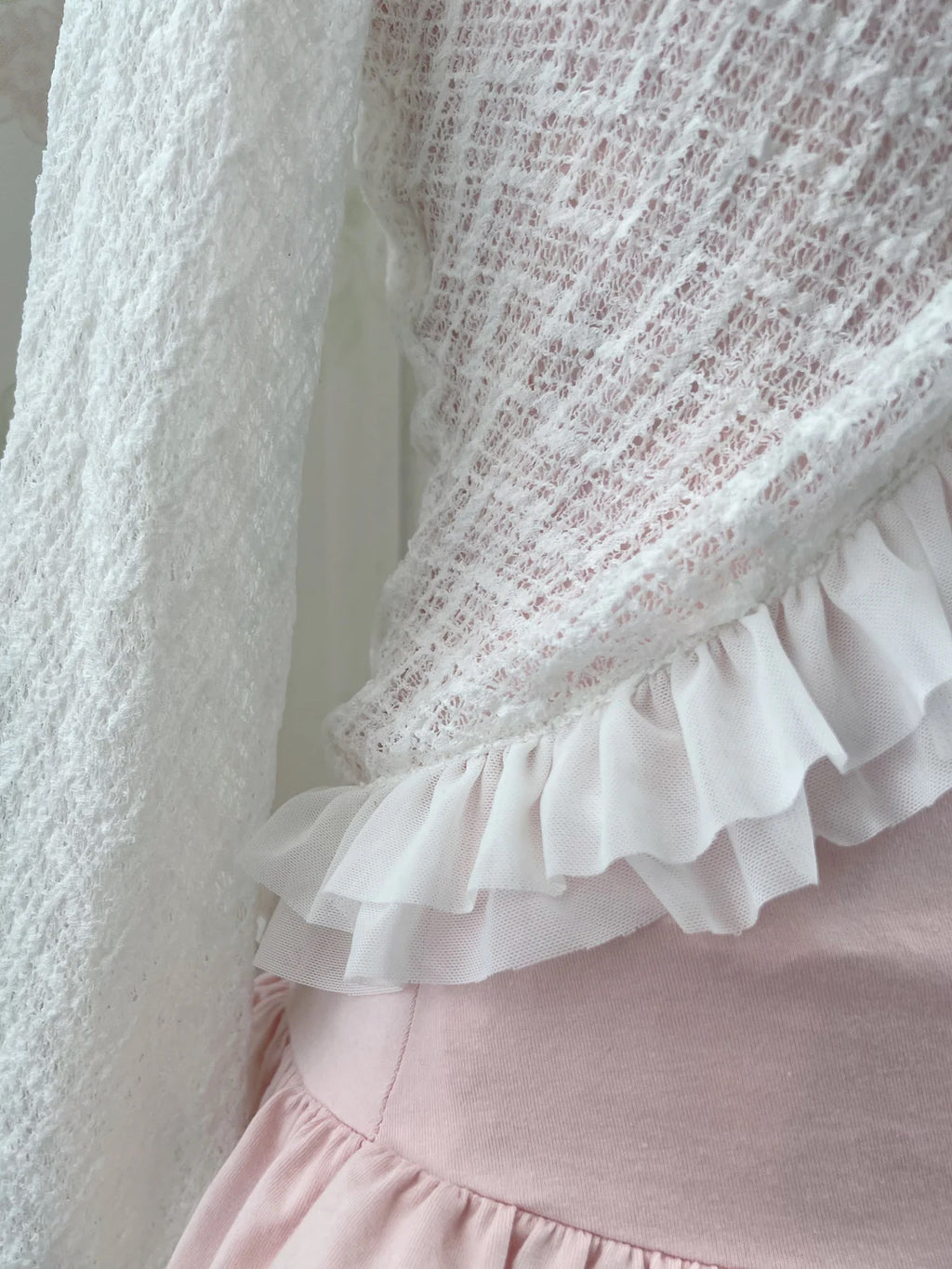 (Pre-order) passion room Frilled Cardigan (White)