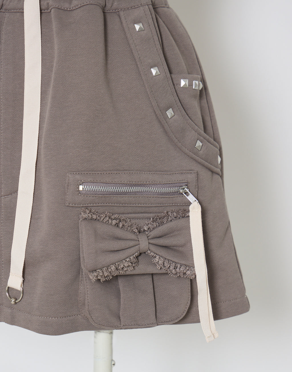 AVENCHUMU Ribbon pocket studded sweat skirt