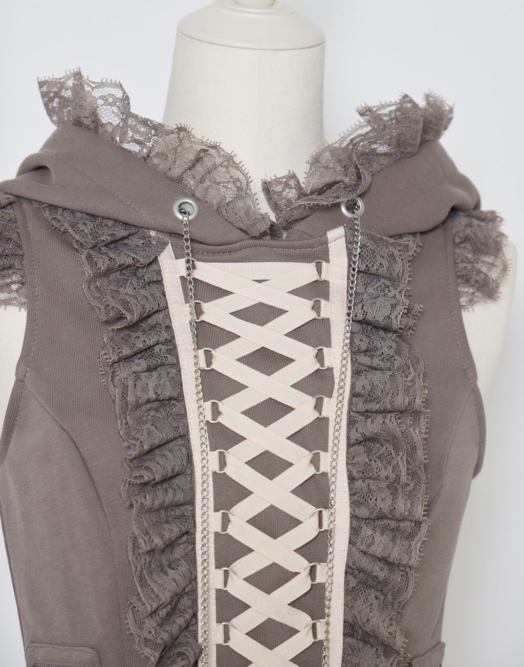 AVENCHUMU Lace-up frilled lace sleeveless hoodie
