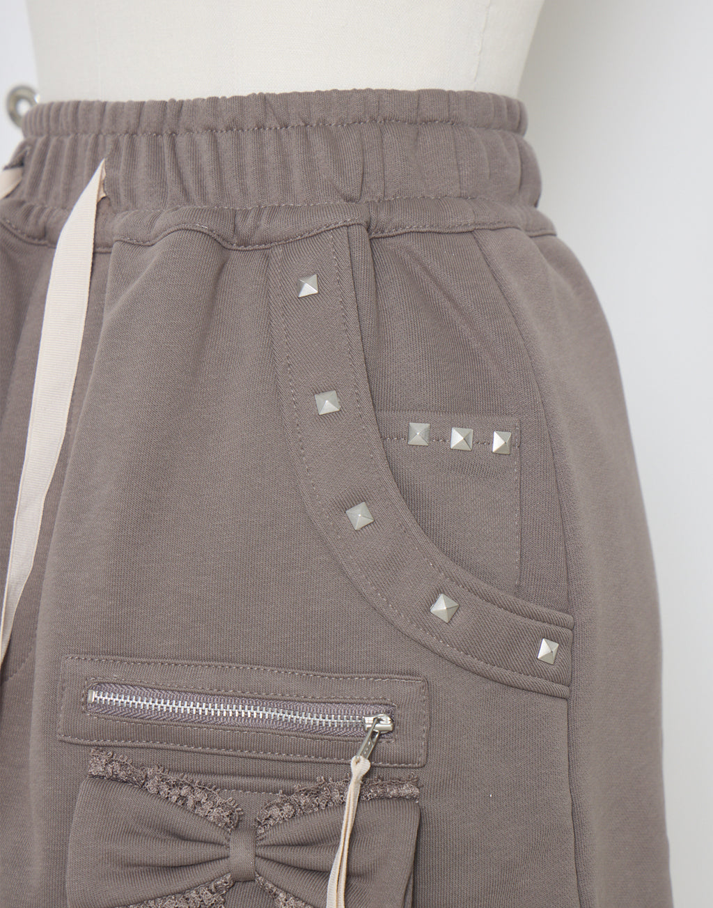 AVENCHUMU Ribbon pocket studded sweat skirt