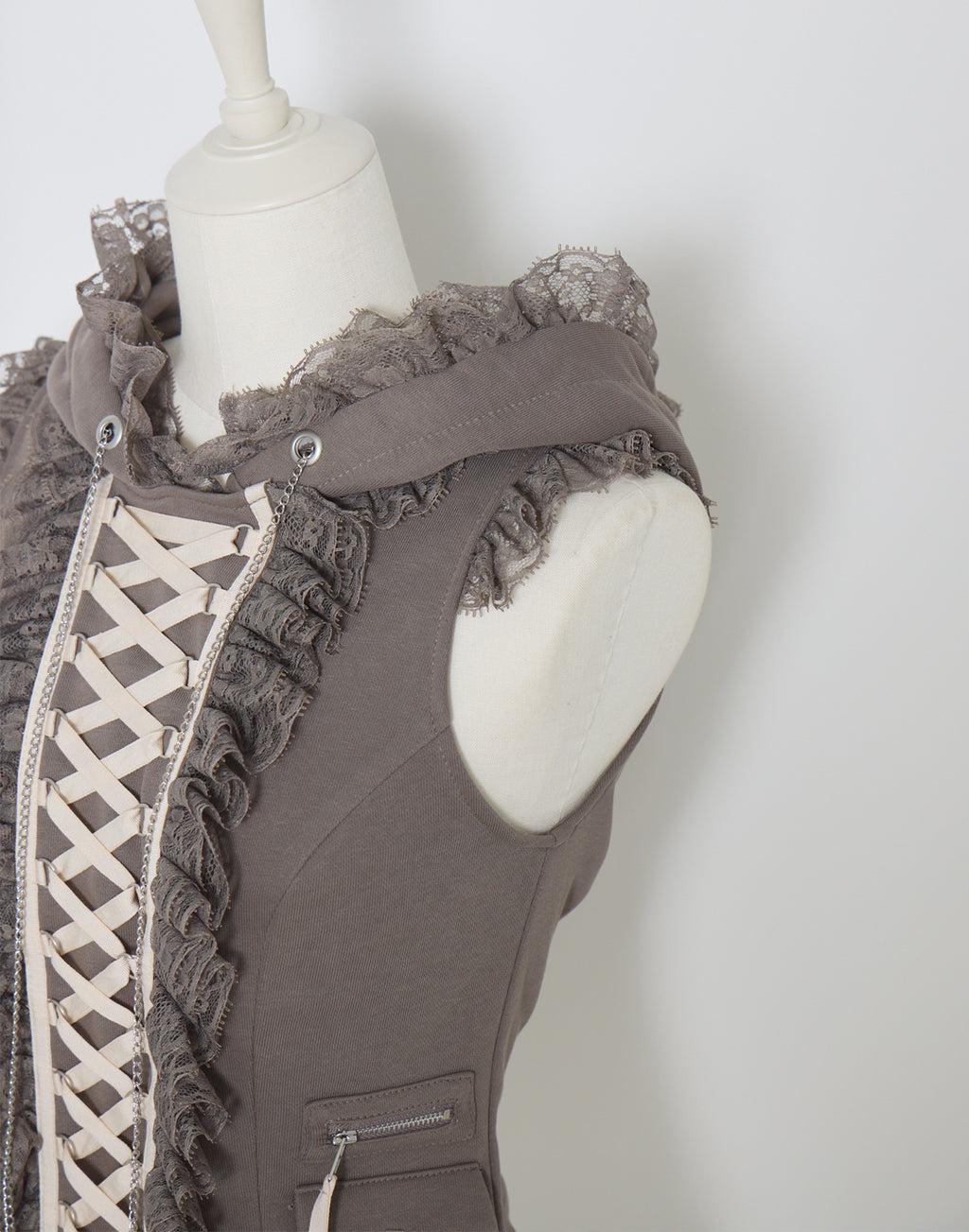 AVENCHUMU Lace-up frilled lace sleeveless hoodie