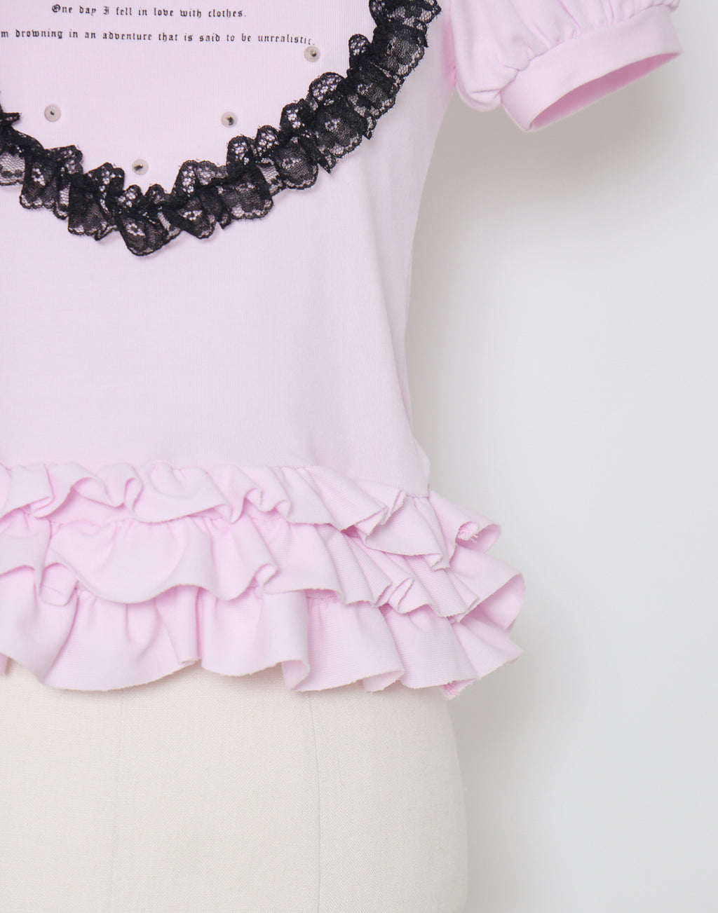 AVENCHUMU Heart Studs & Message Puff T-shirt