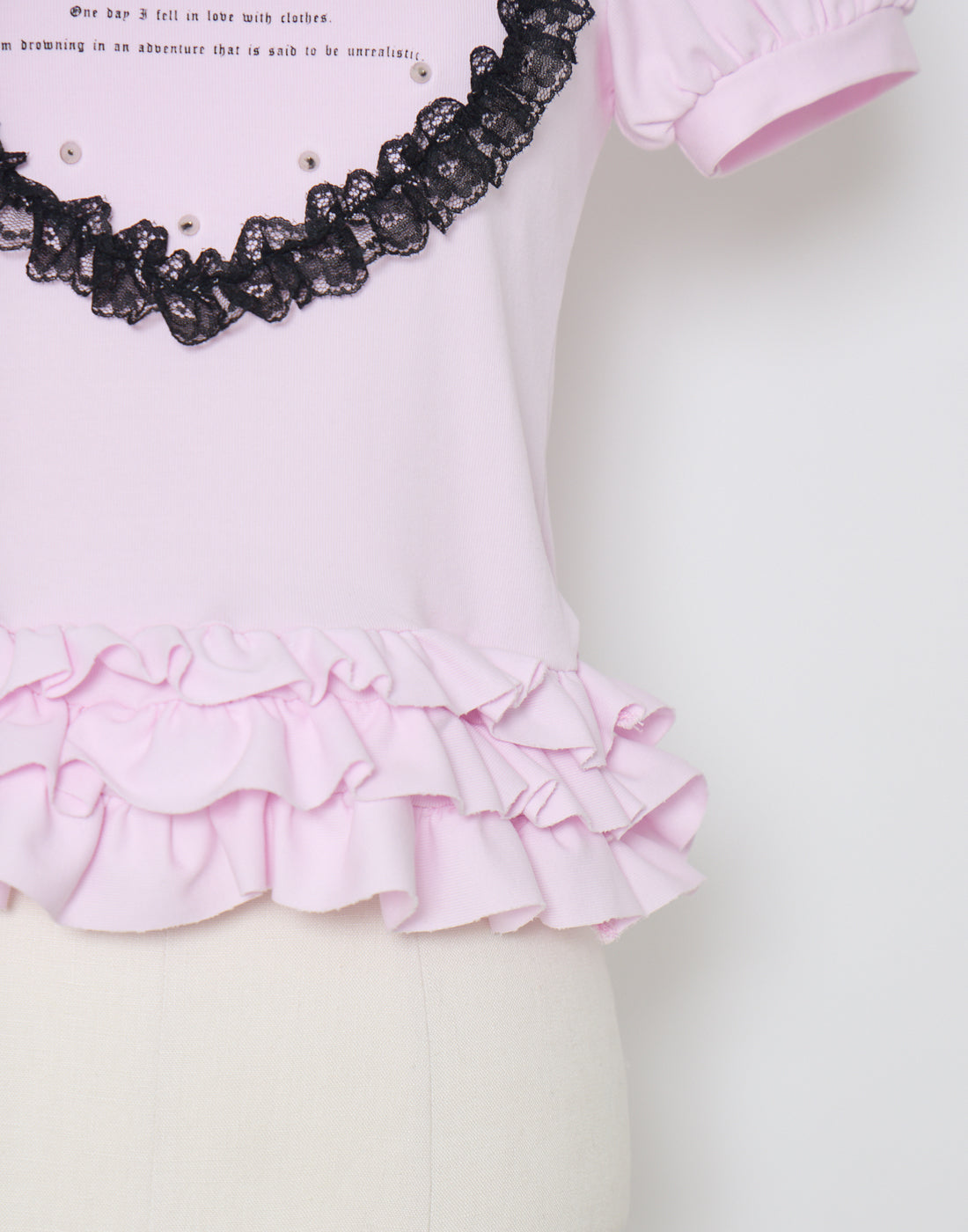 AVENCHUMU Heart Studs & Message Puff T-shirt