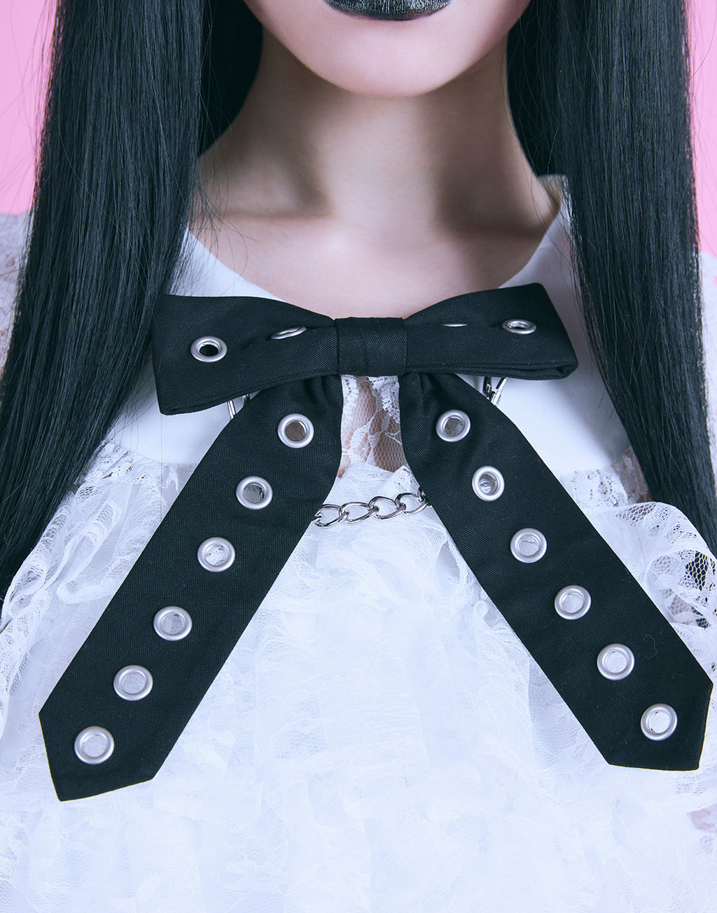 AVENCHUMU Studs and chain ribbon brooch