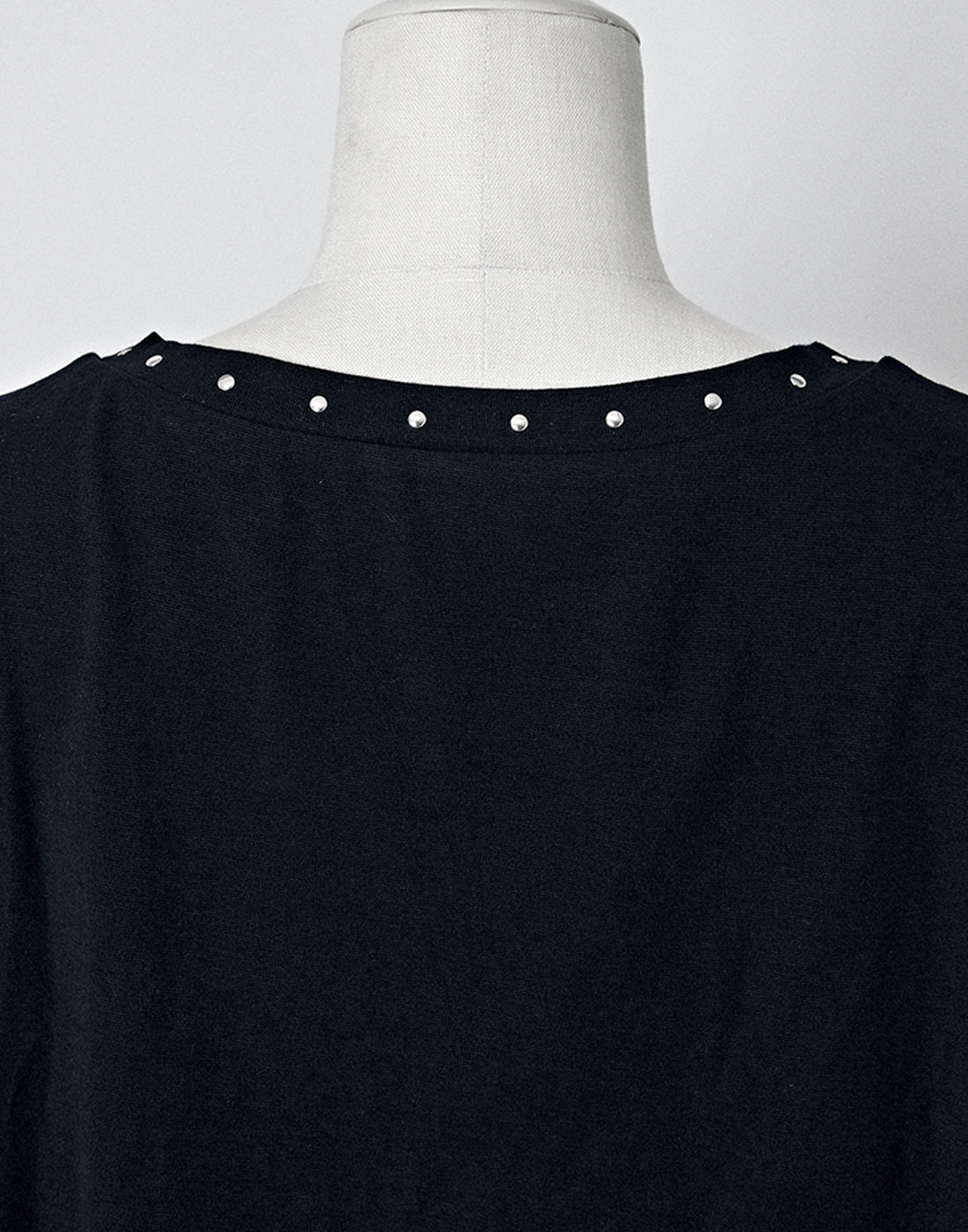 AVENCHUMU Studs logo t-shirt