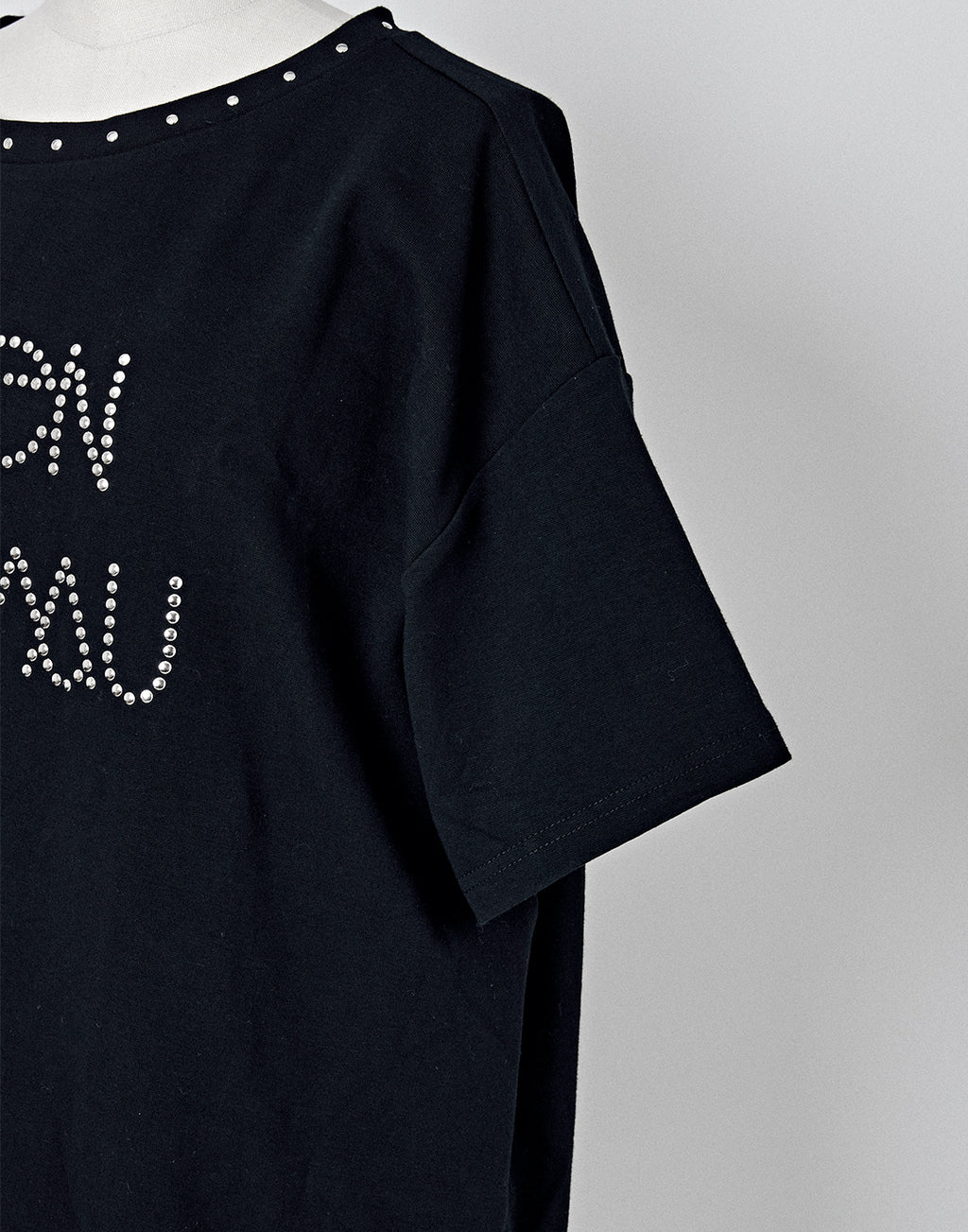AVENCHUMU Studs logo t-shirt